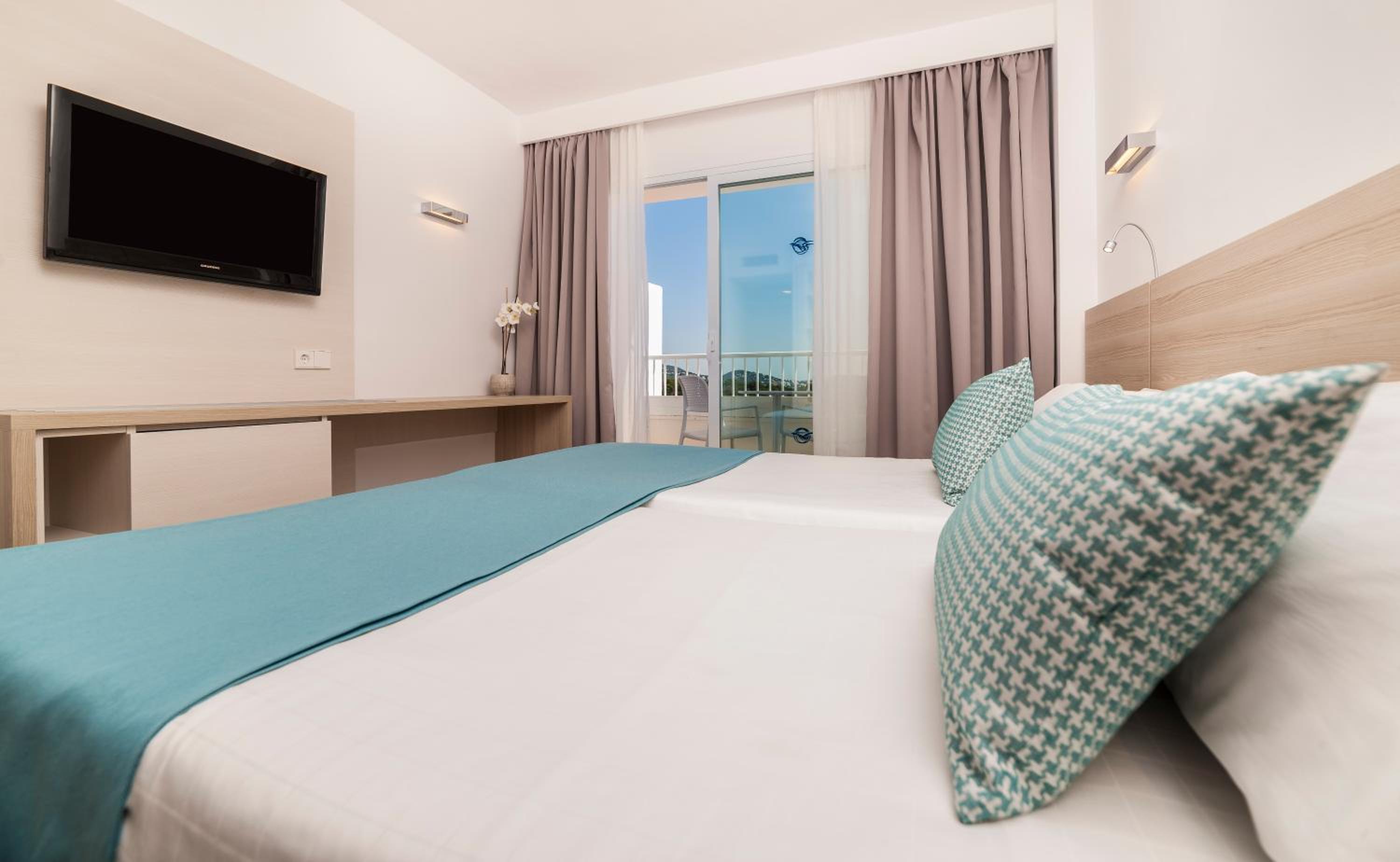 Twin Room - Photo 1
