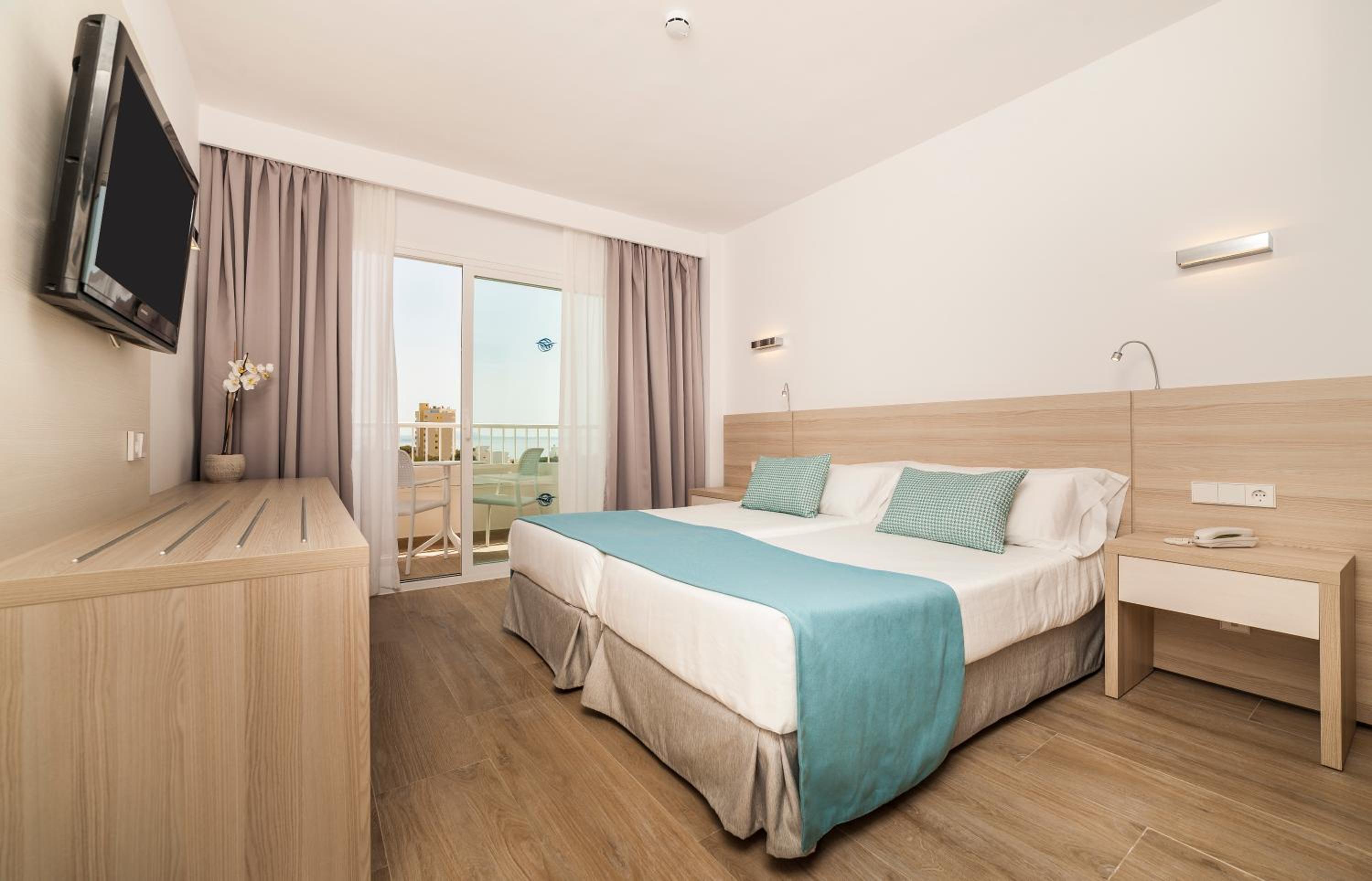 Twin Room - Photo 8