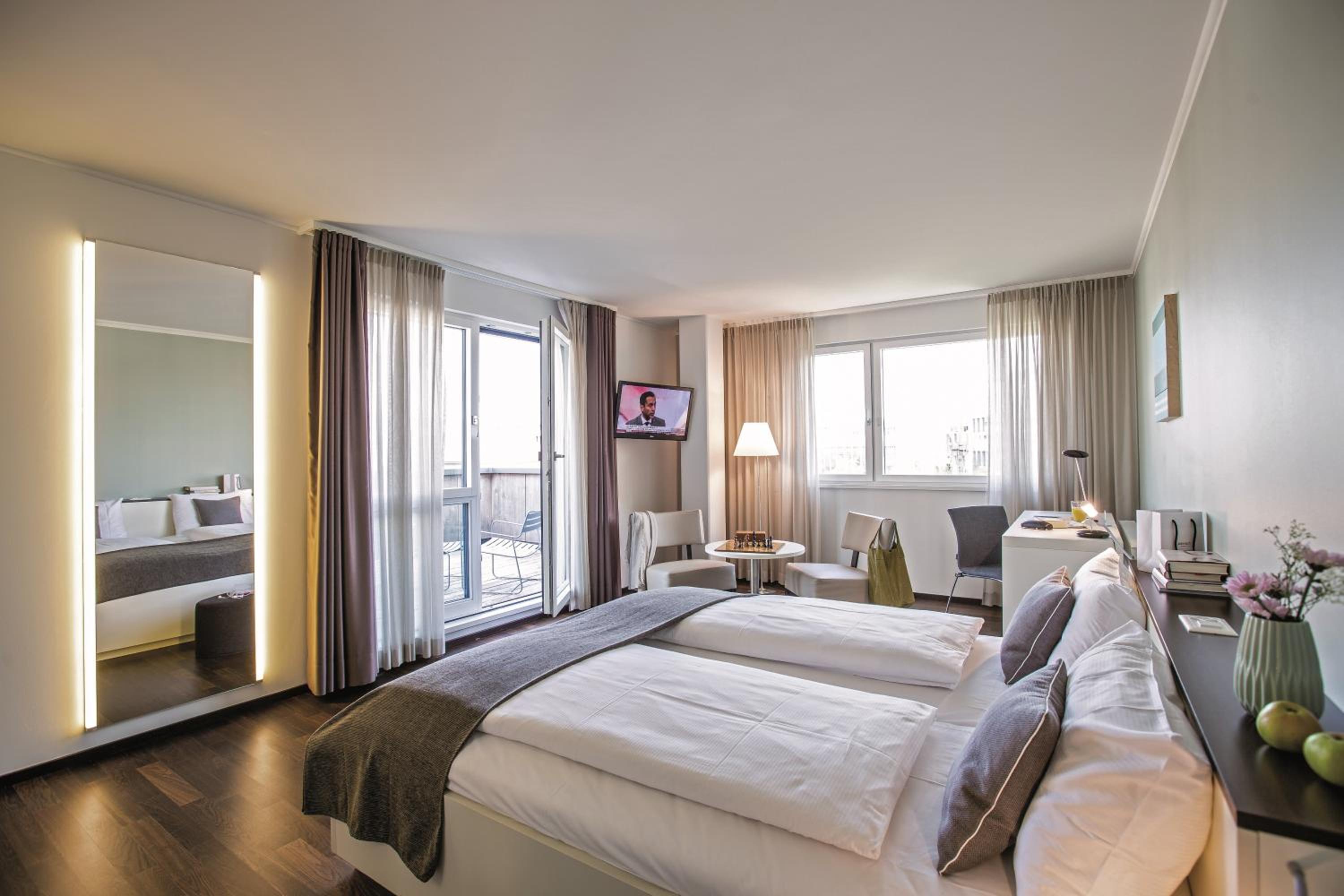 Executive Double Room (71 in bed width) photo 3