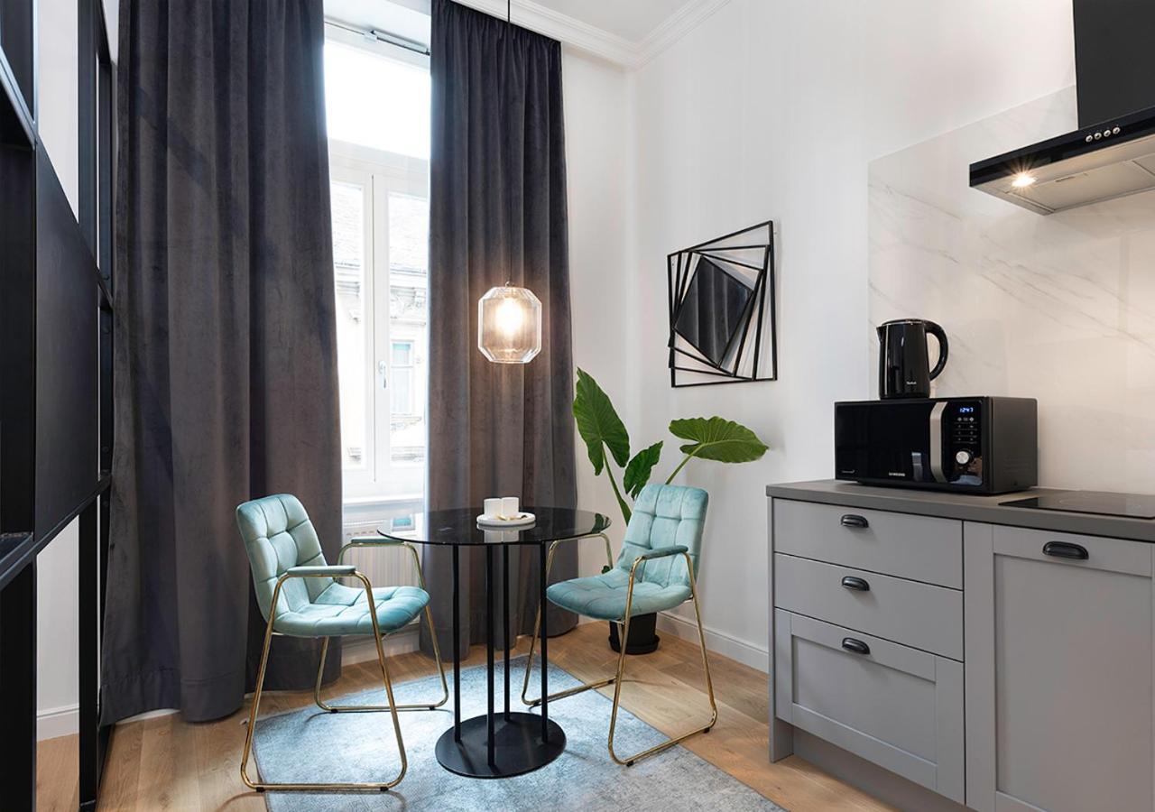 Studio Apartment - Photo 13
