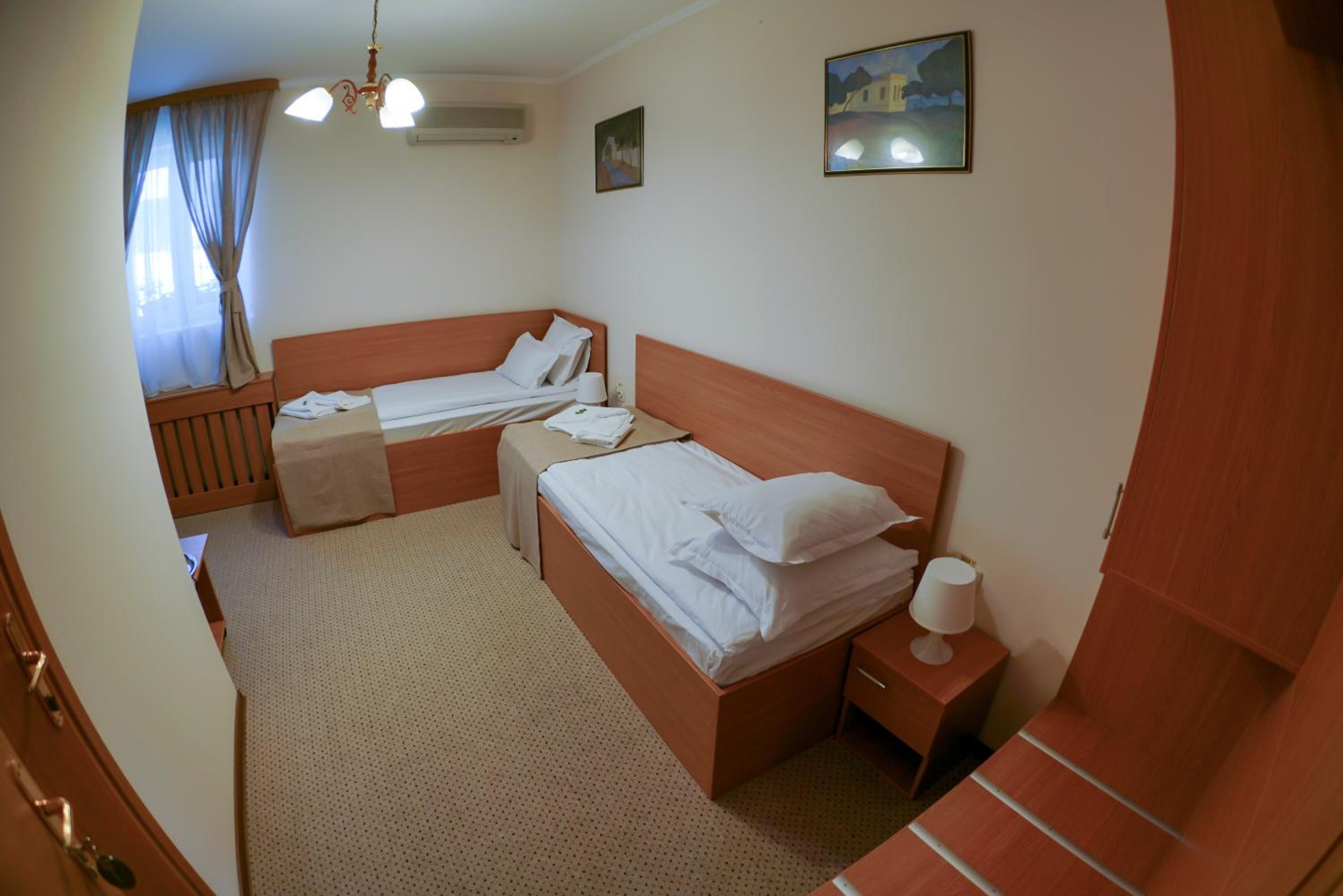 Twin Room - Photo 1