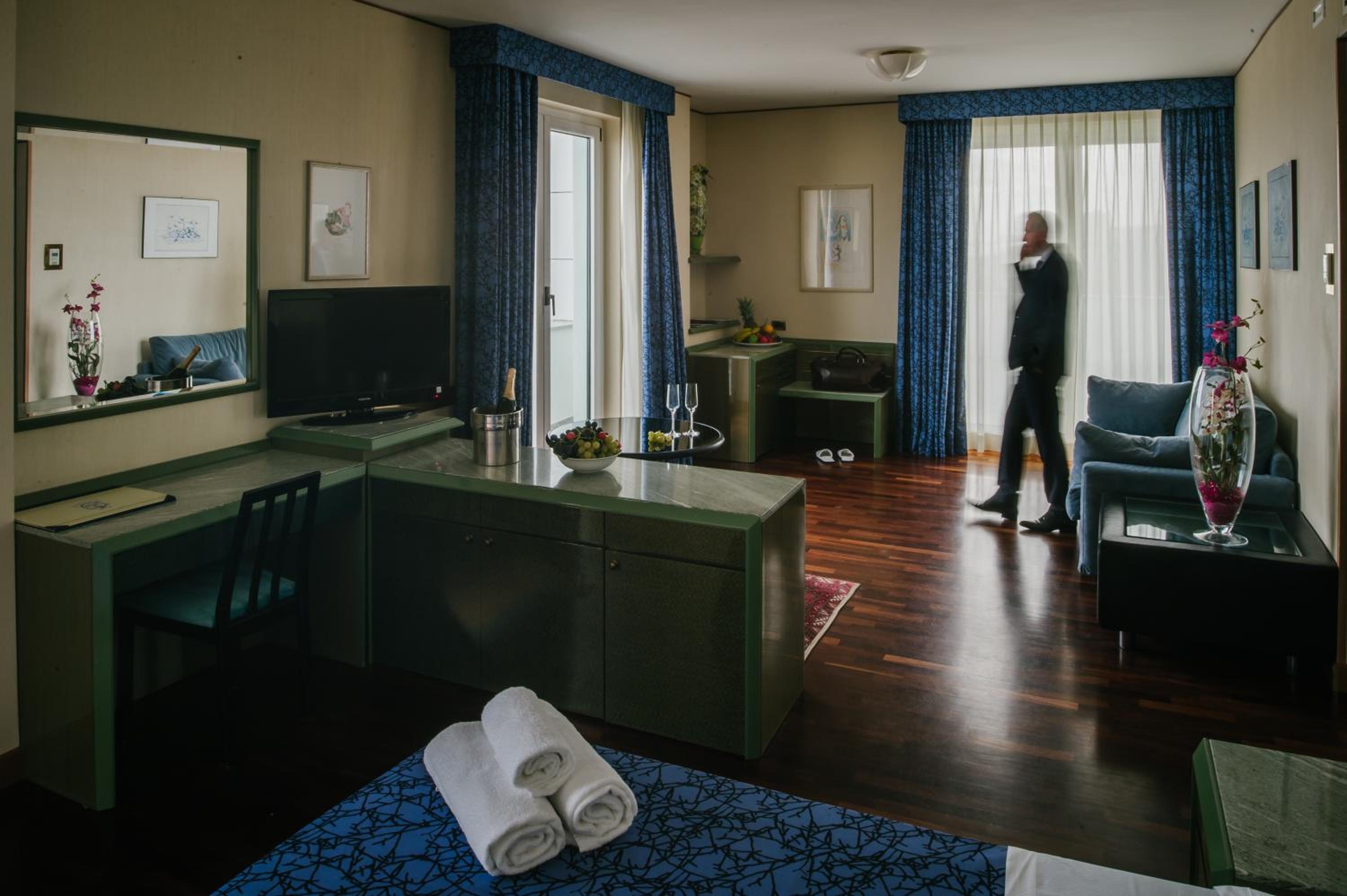 Suite - Photo 4