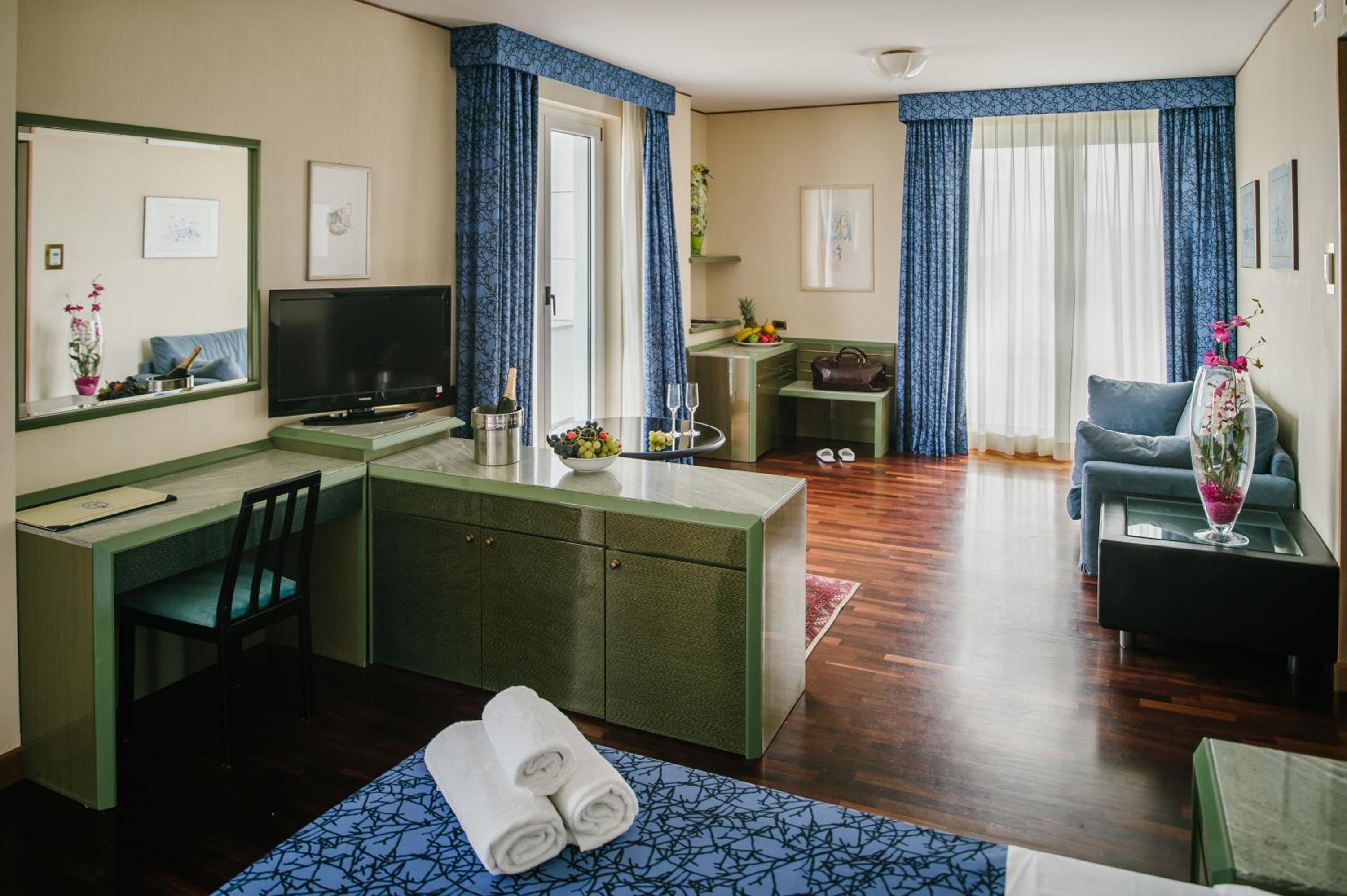 Suite - Photo 3