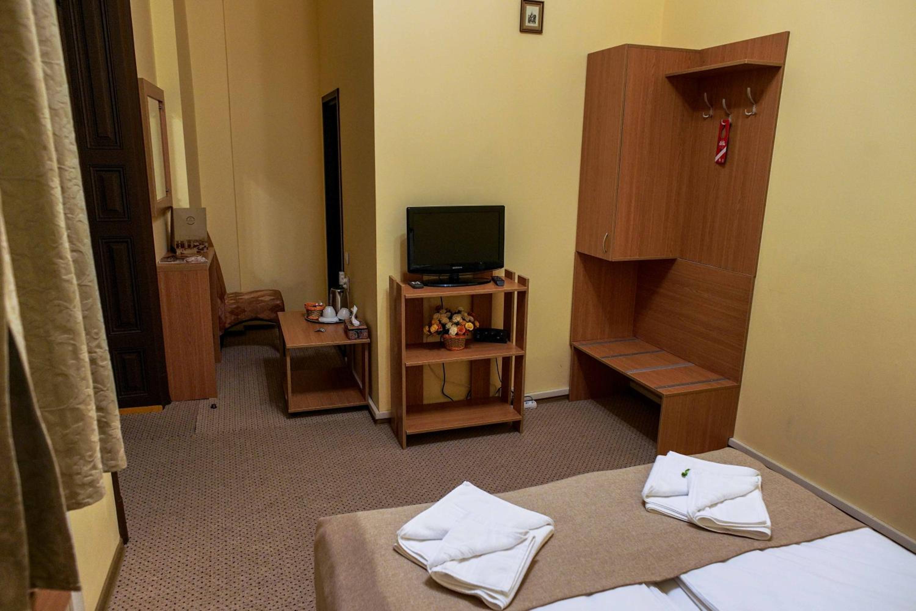 Economy Double Room - Photo 5