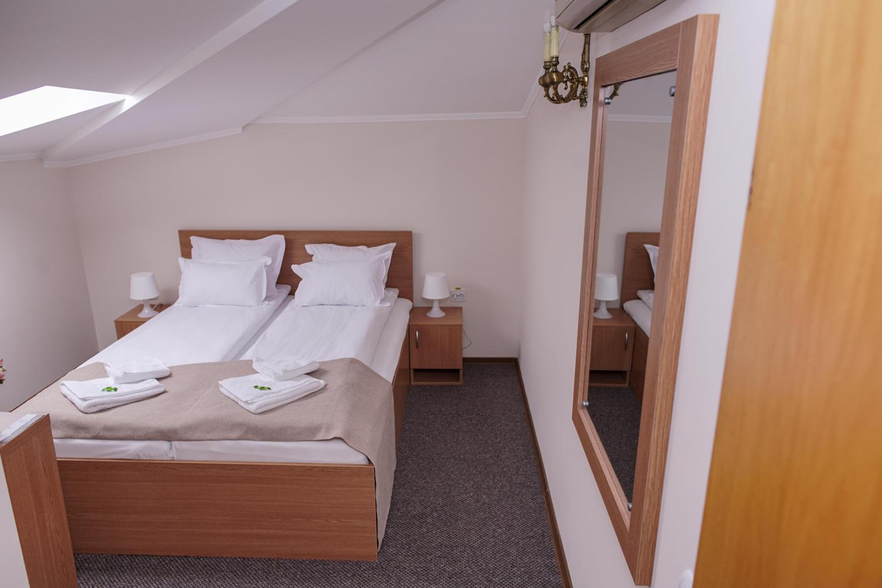 Economy Double Room - Photo 4