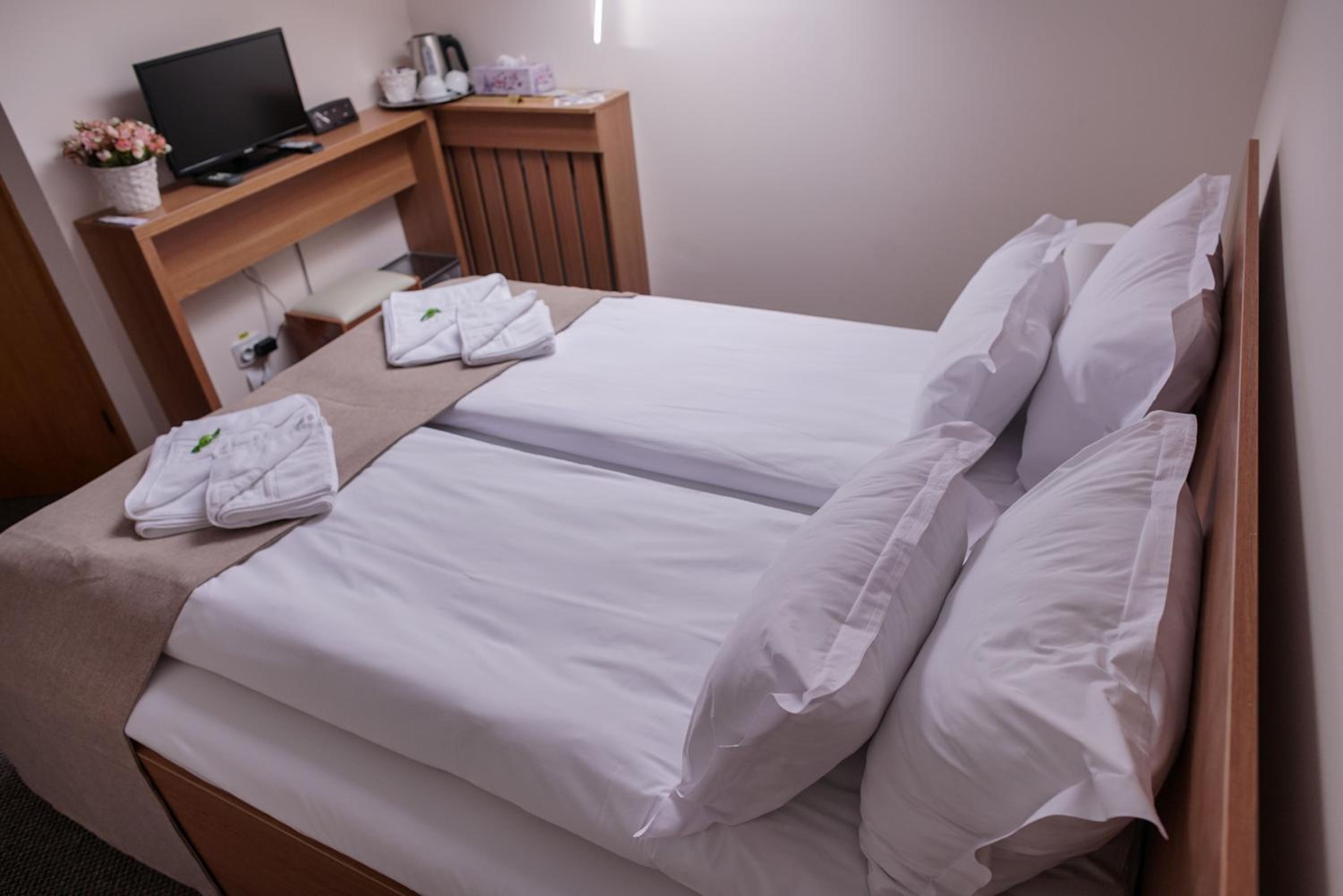 Economy Double Room - Photo 3