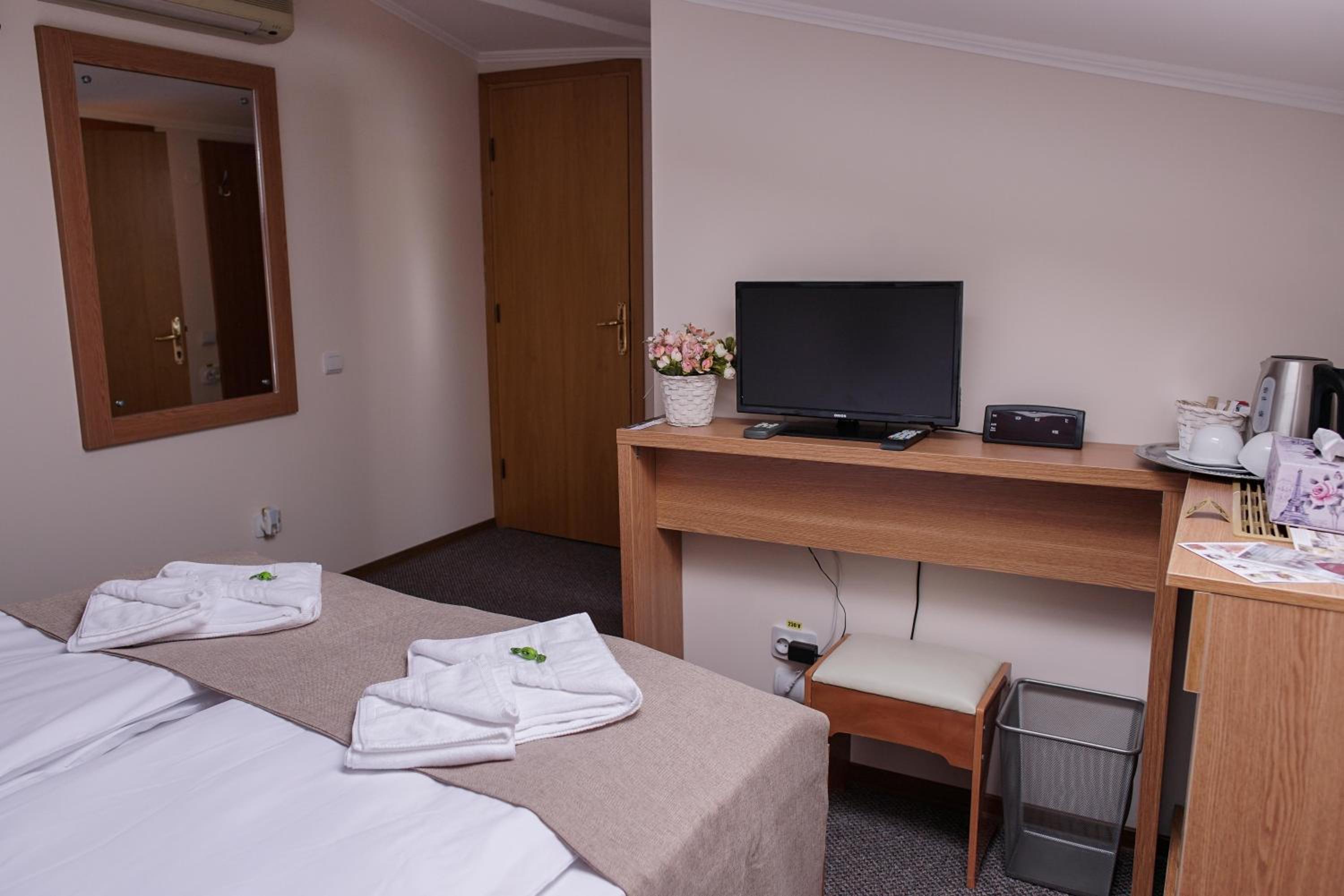 Economy Double Room - Photo 2