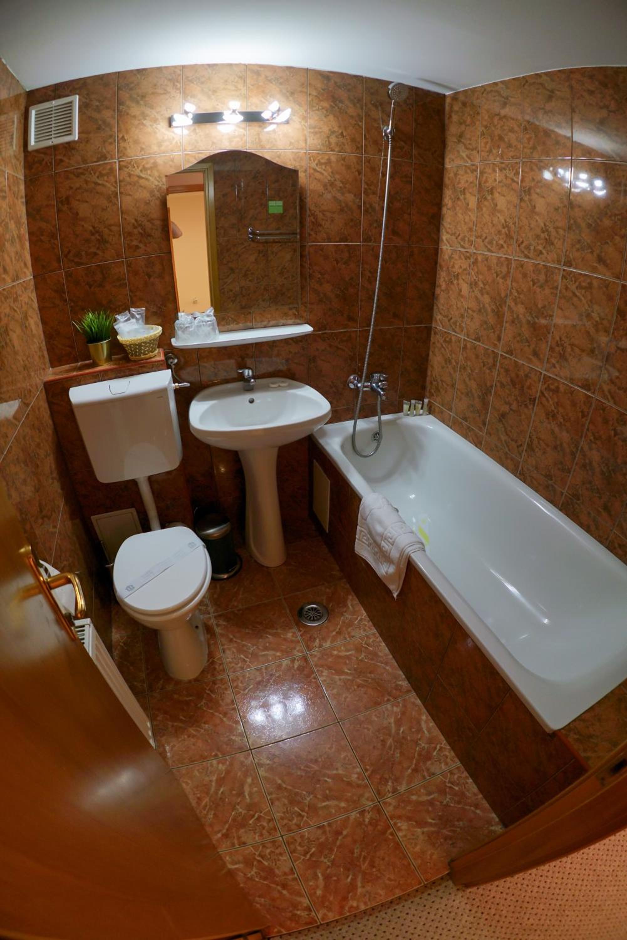 Double or Twin Room - Photo 5