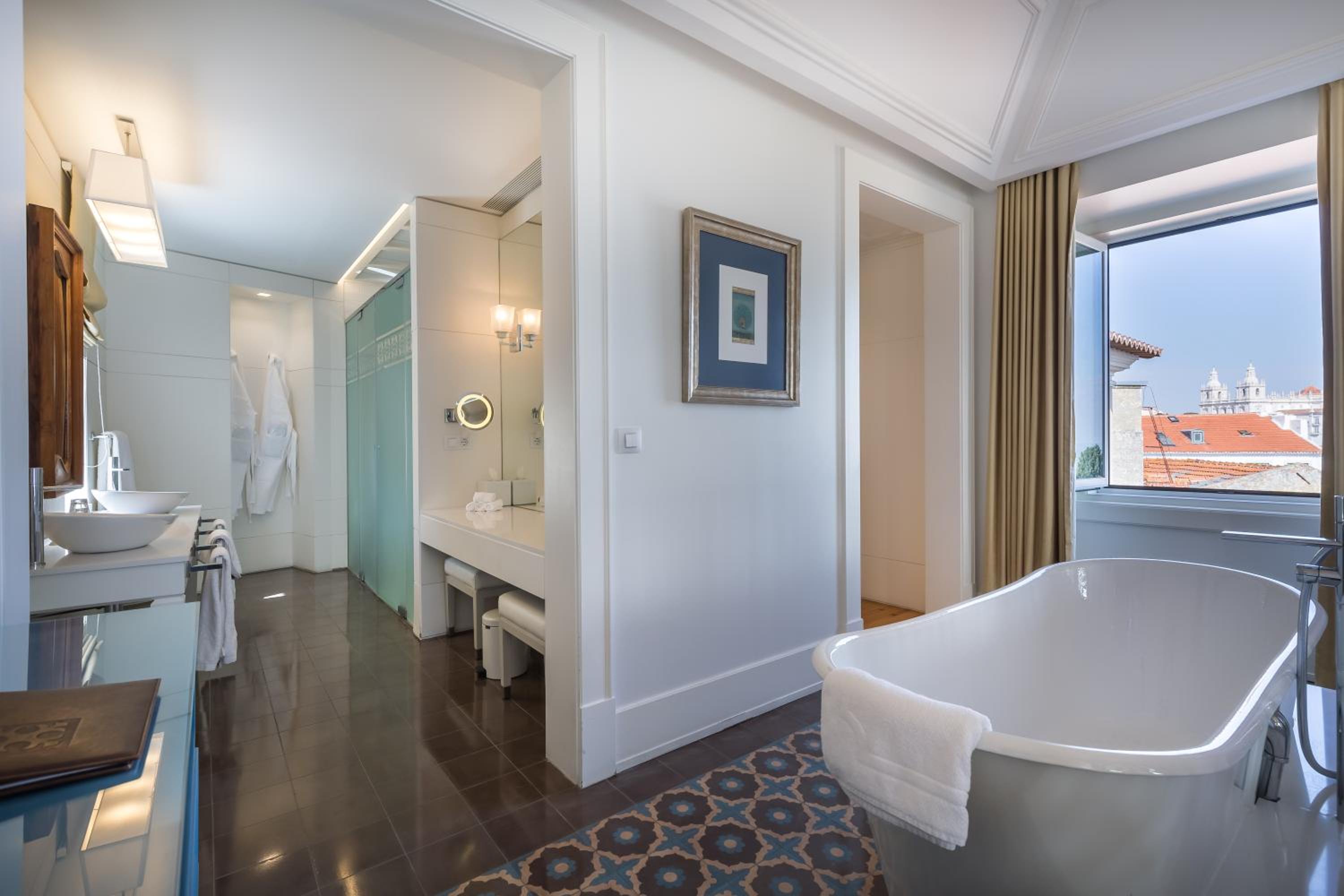 Junior Deluxe Suite with Panoramic View photo 2