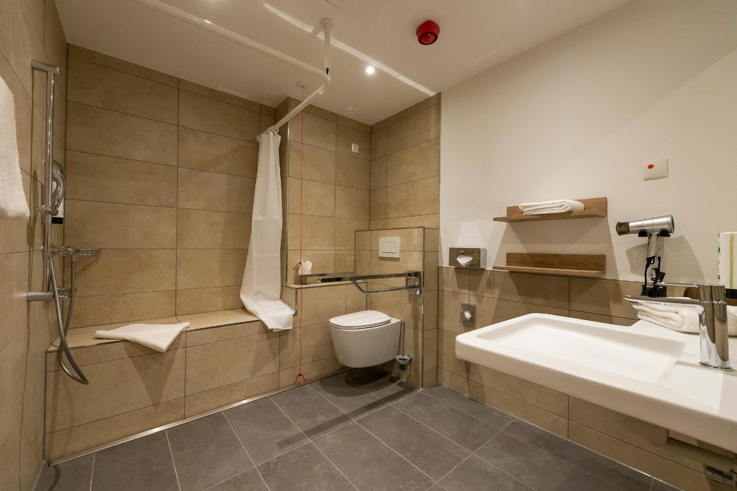 Superior Room - Mobility Accessible photo 3