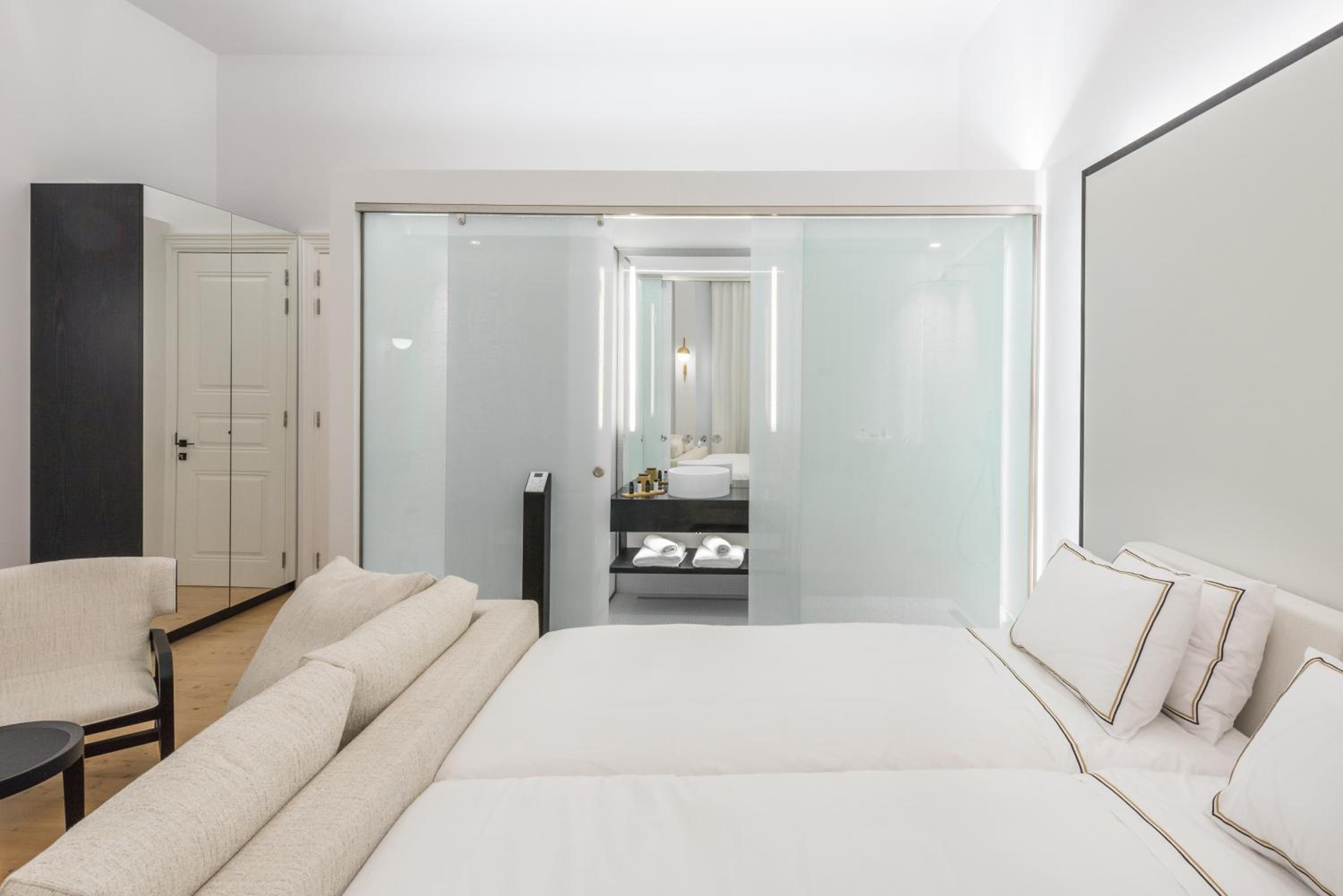 Superior Double or Twin Room - Photo 19