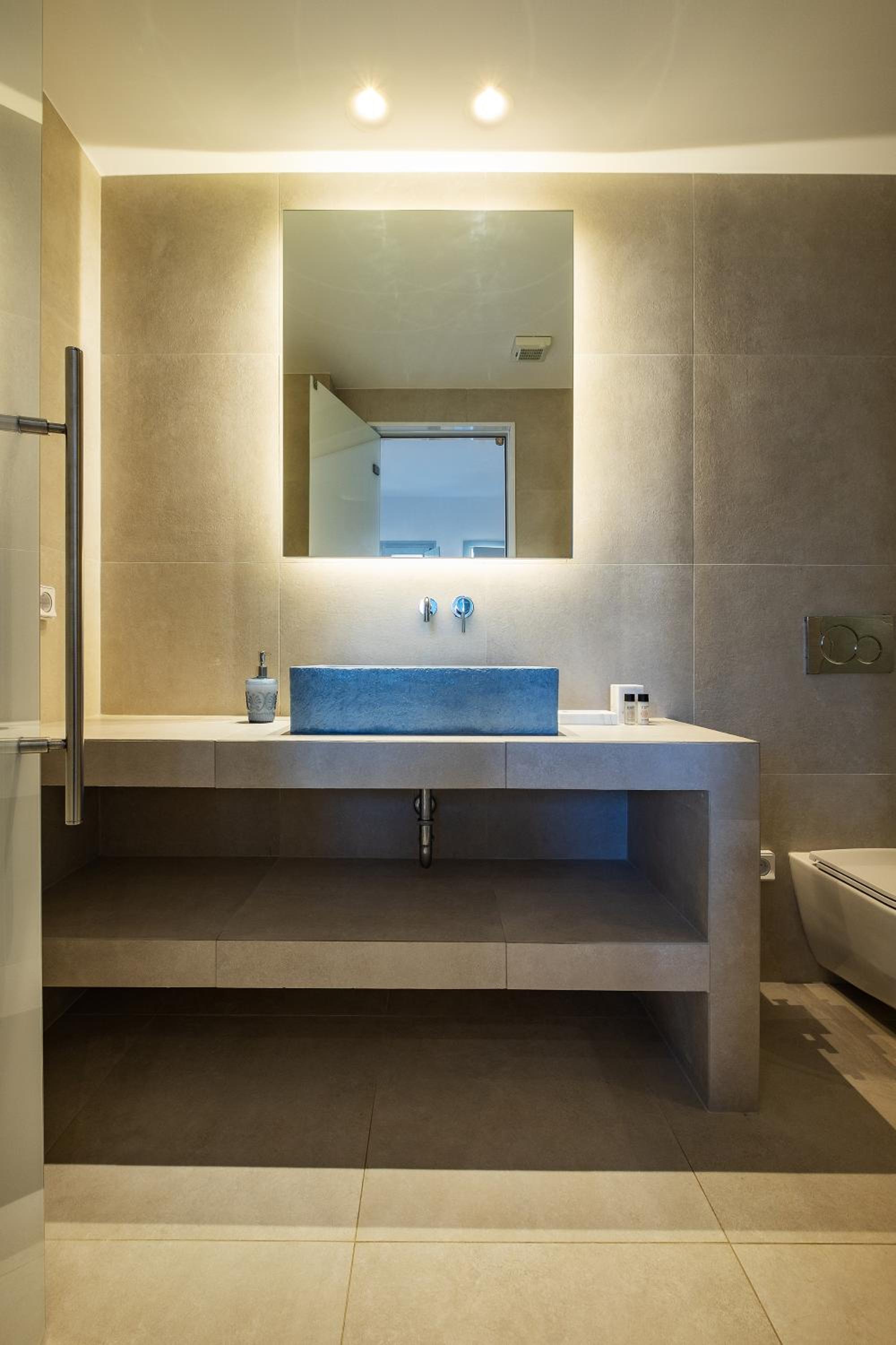 Deluxe Triple Room - Photo 11