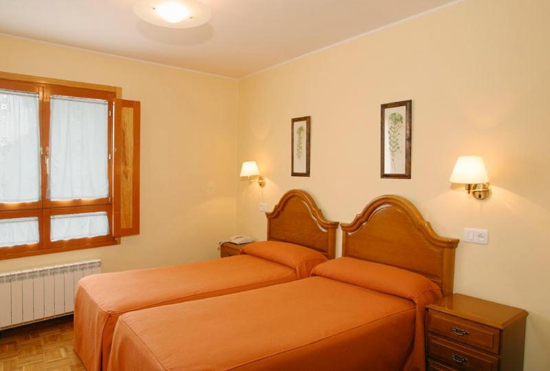 Economy Twin Room photo 2