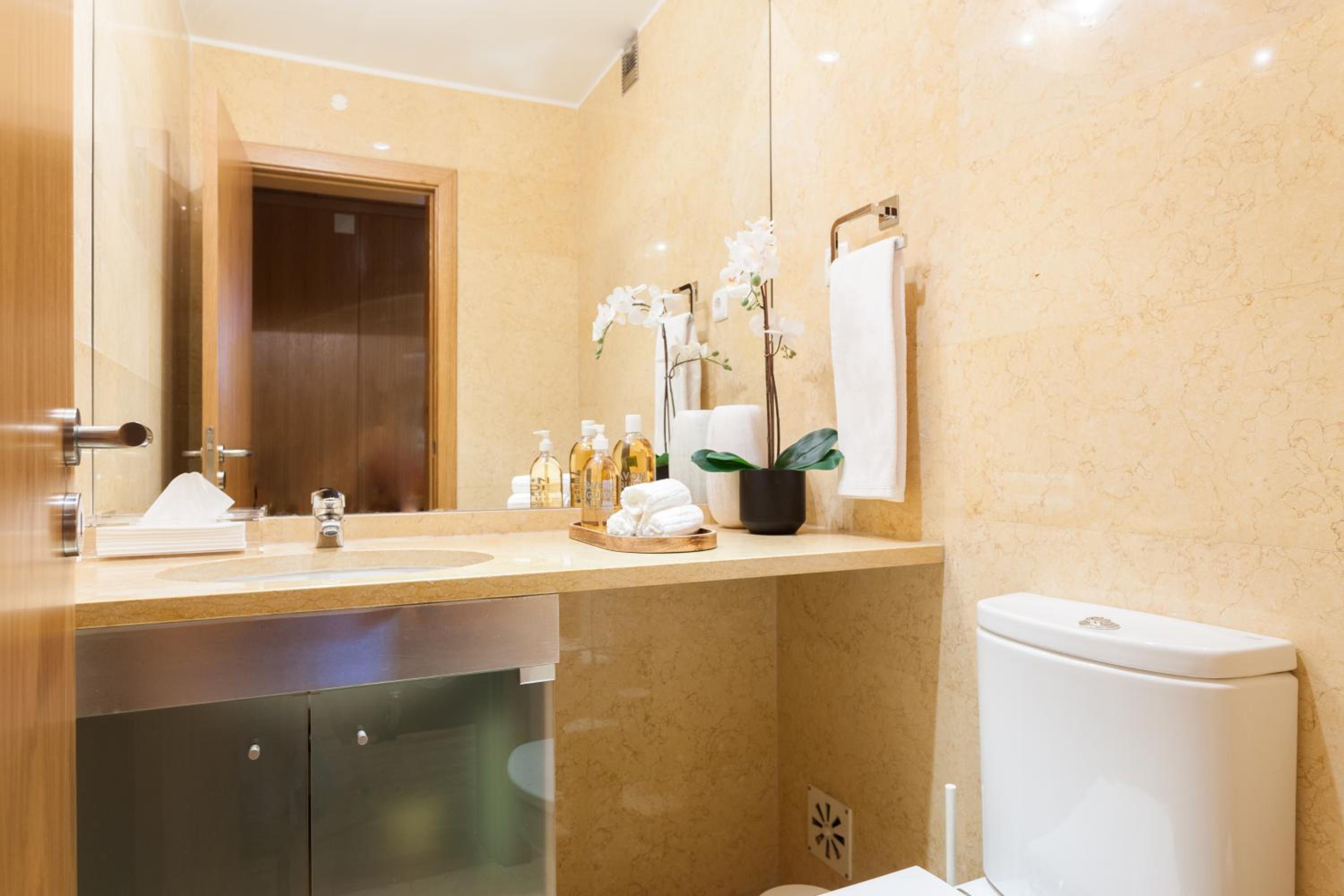 Three-Bedroom Apartment - Photo 8