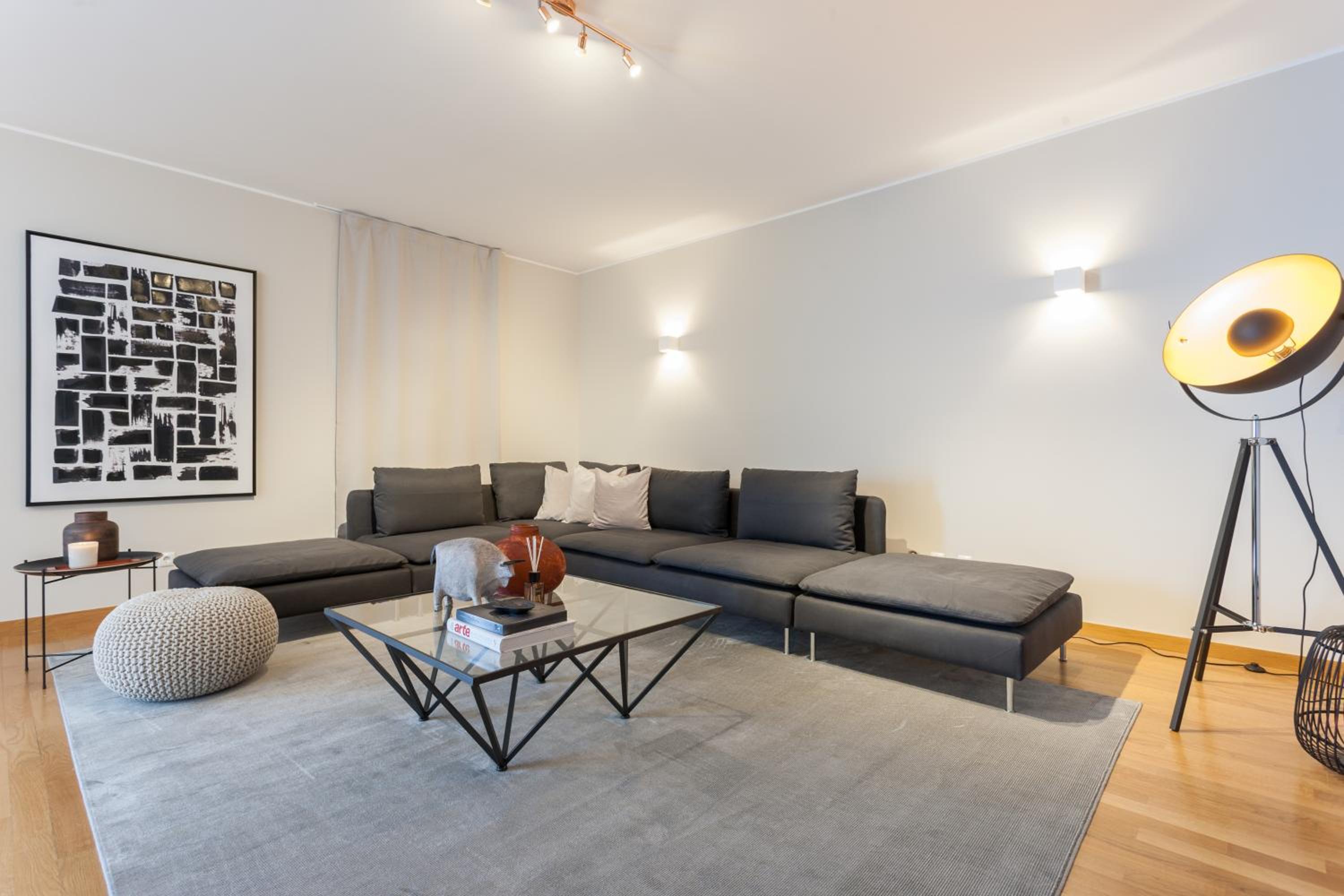 Three-Bedroom Apartment - Photo 25
