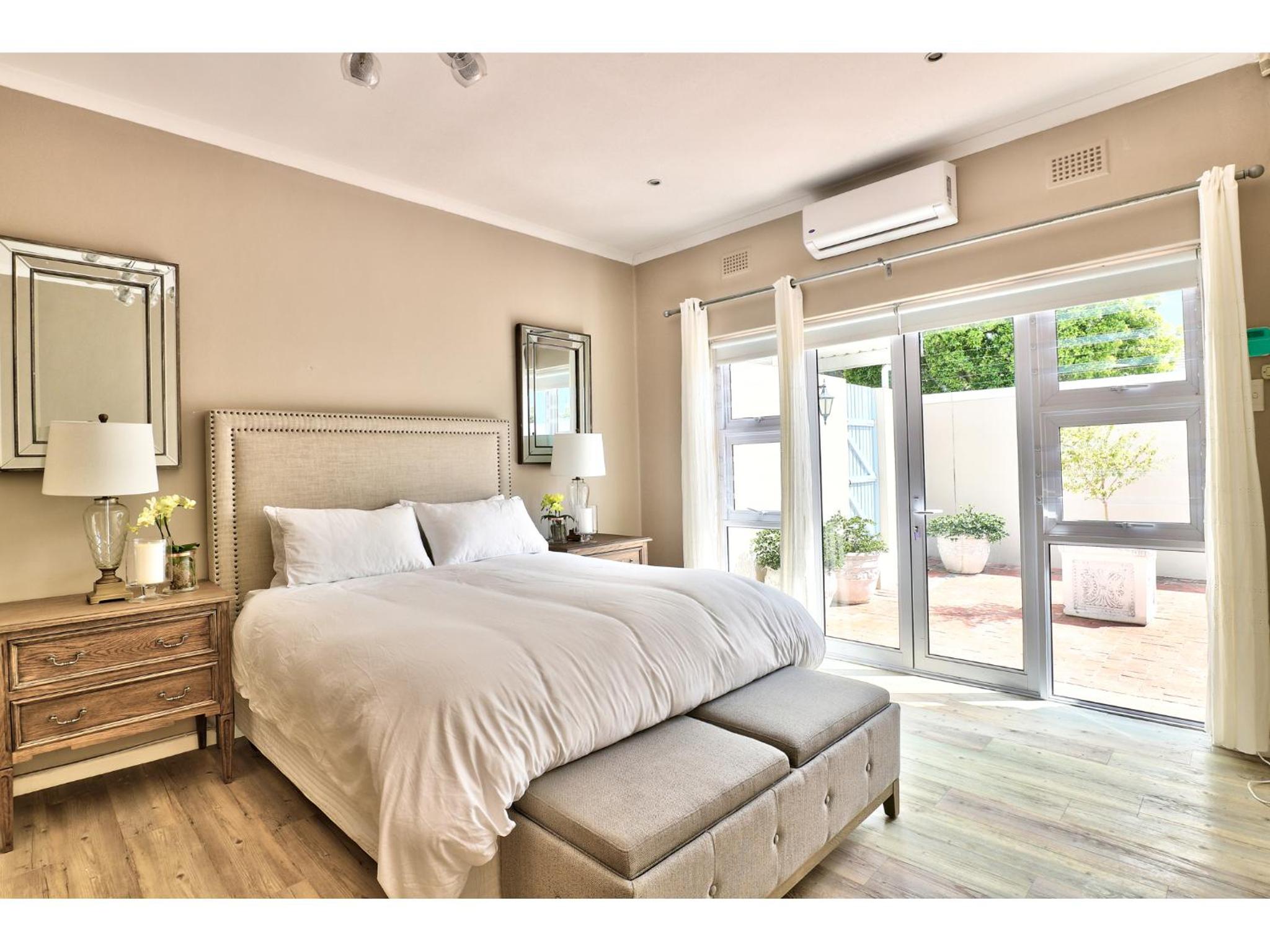 Deluxe Queen Room - Photo 1