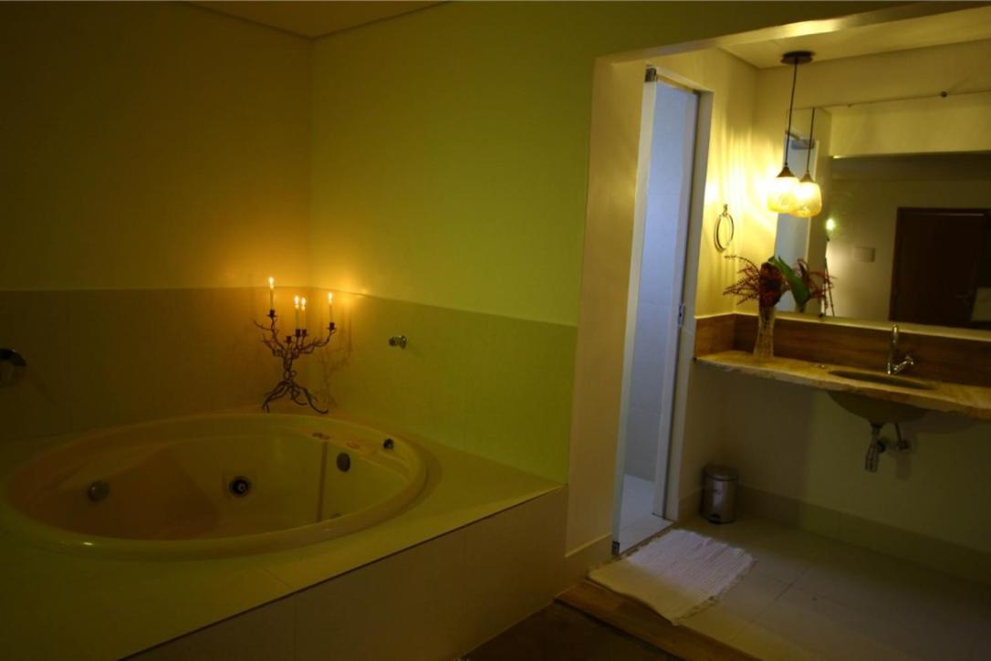 Deluxe Suite with Spa Bath photo 2