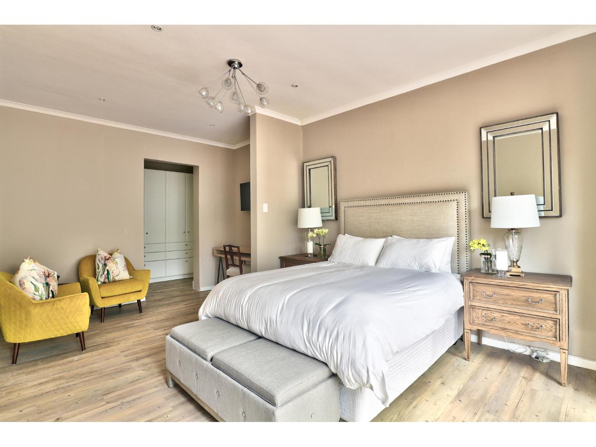 Deluxe Queen Room - Photo 4