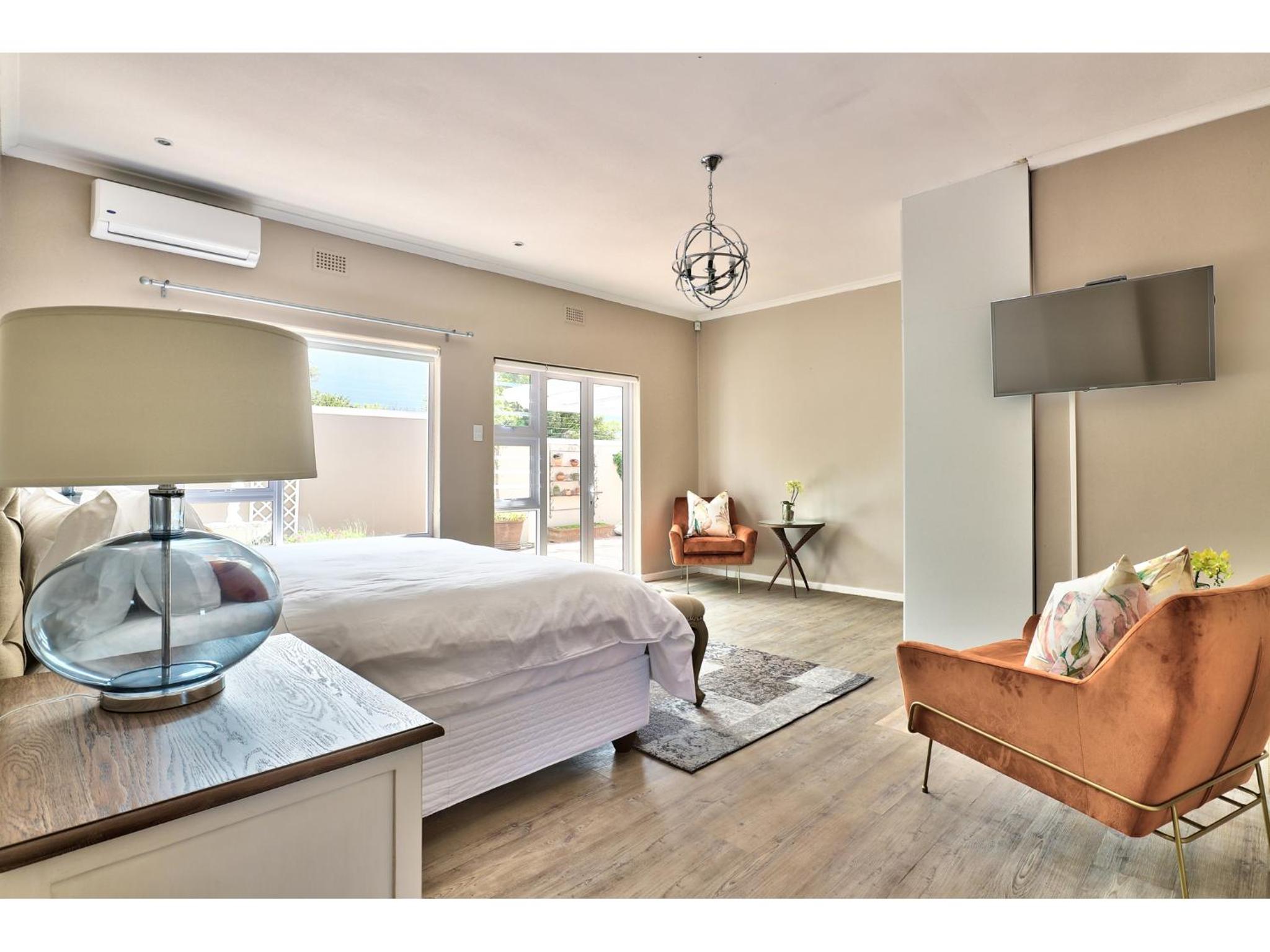 Deluxe King Room - Photo 5