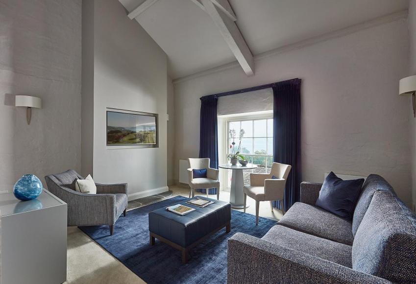 Suite - Photo 1