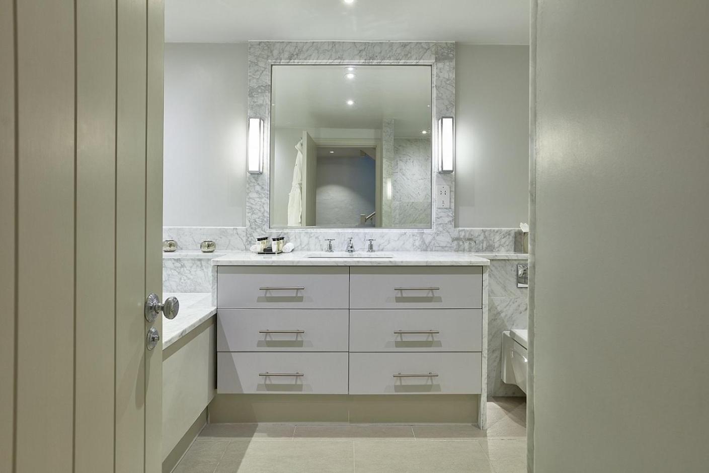 Suite - Photo 2