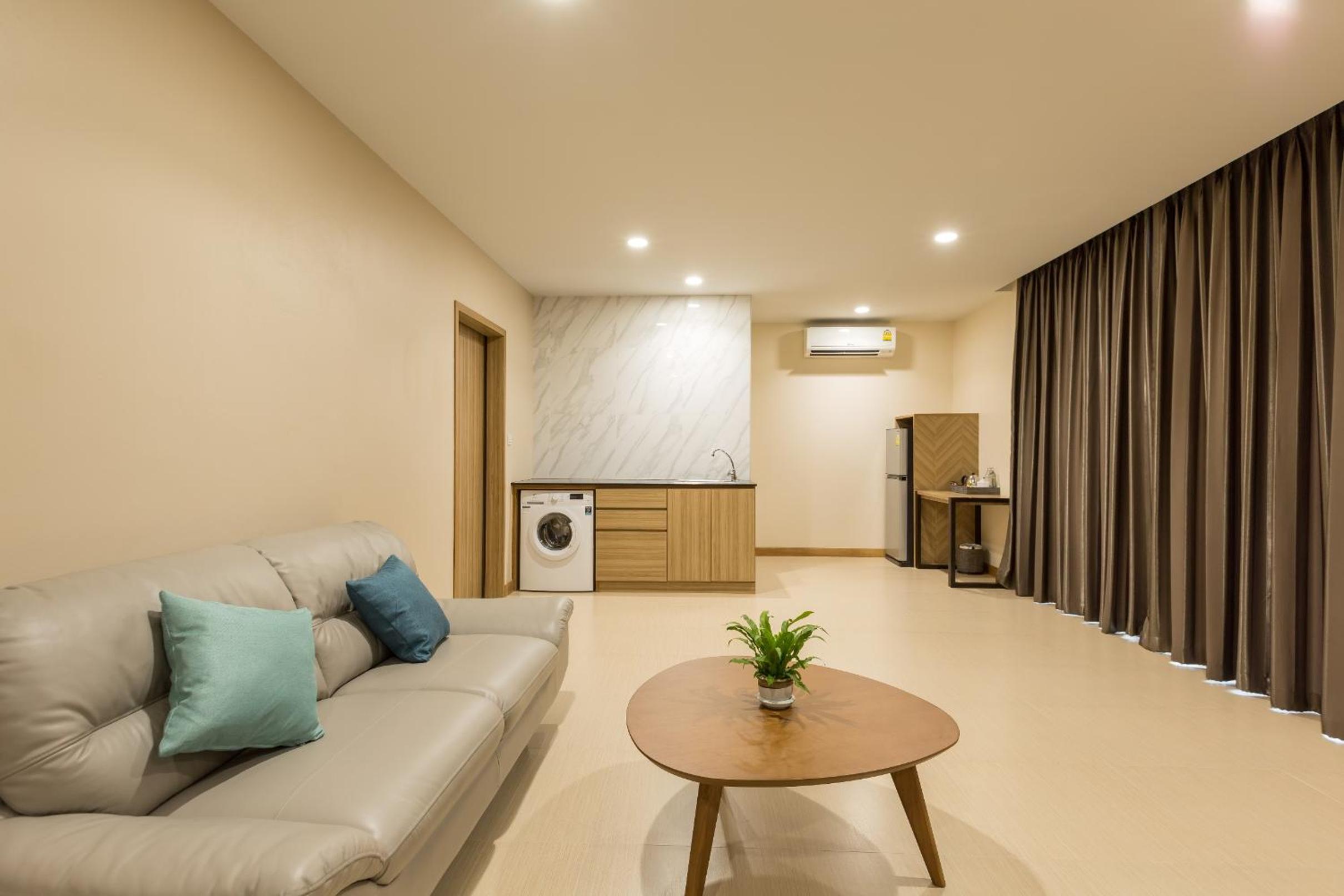 Deluxe Family Suite - Photo 6