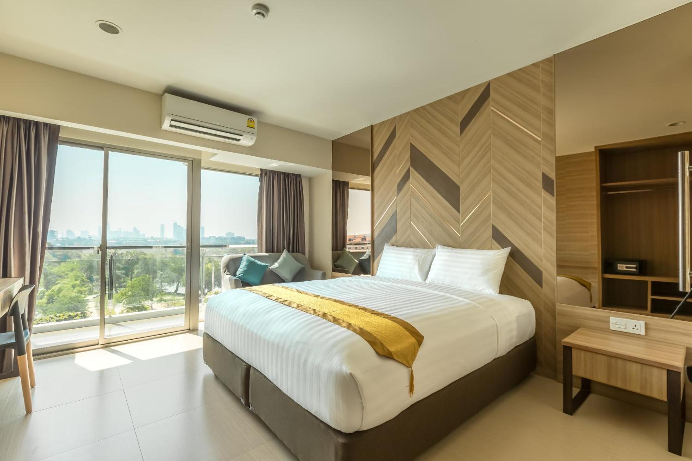Deluxe Family Suite - Photo 1