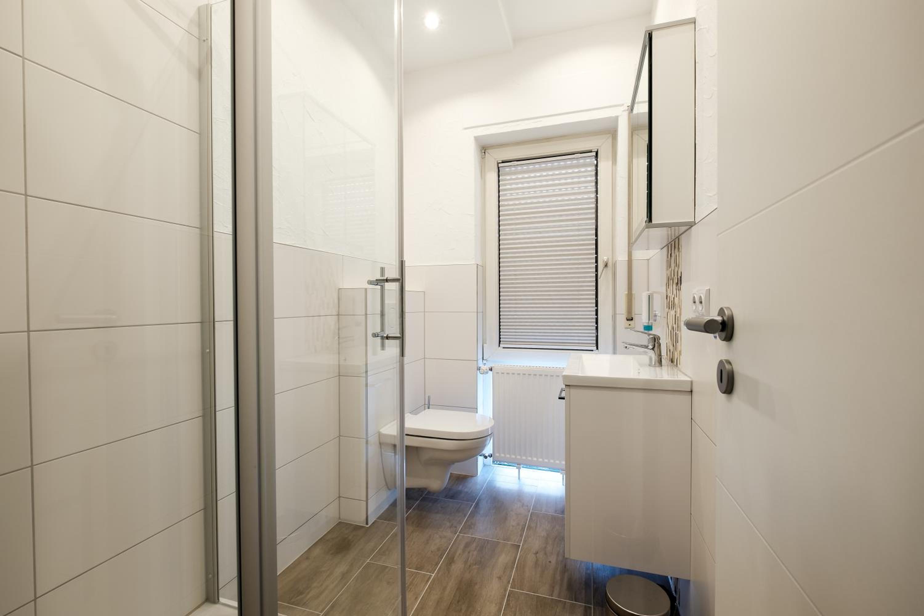 One-Bedroom Apartment with Terrace - Photo 3