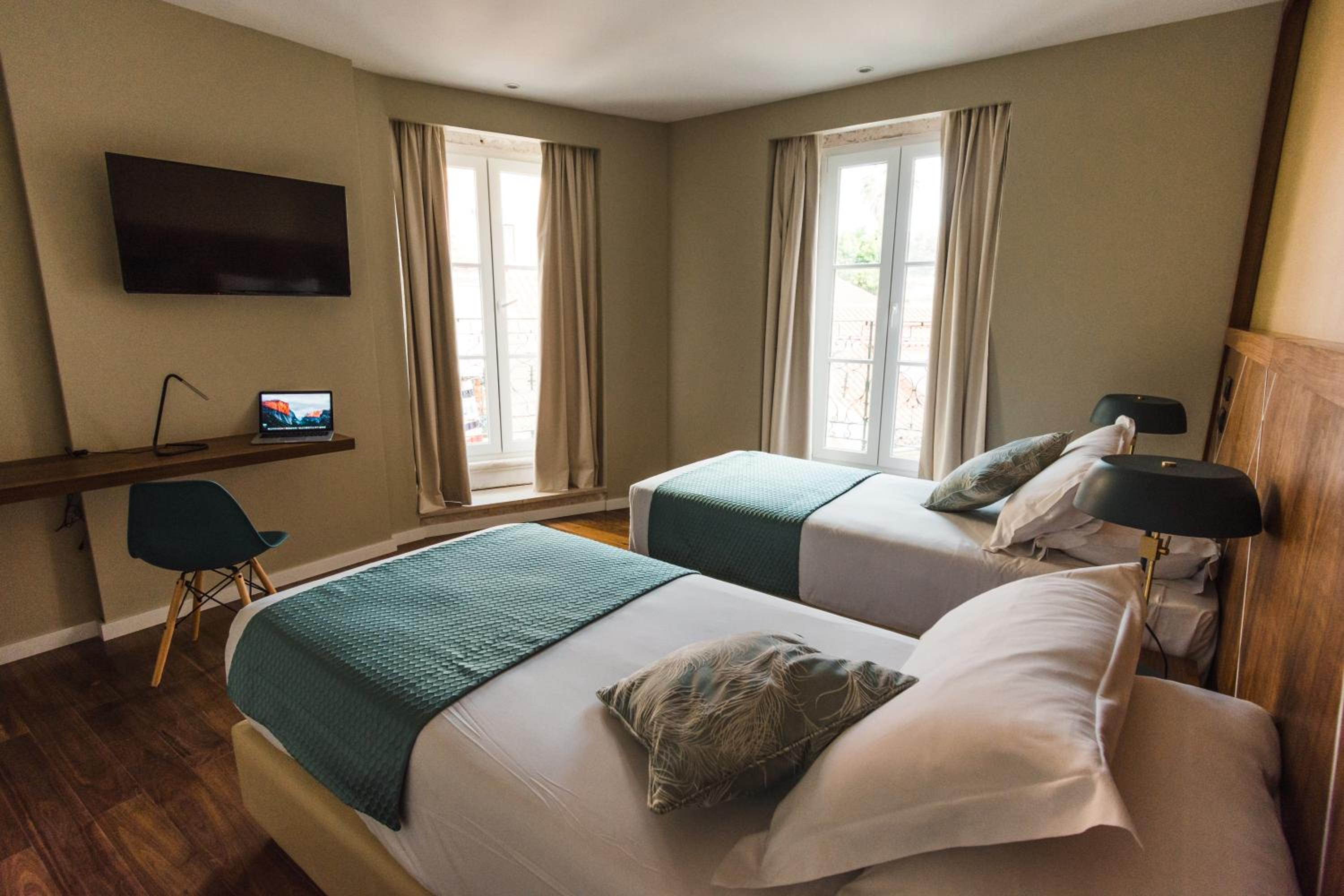Double or Twin Room - Photo 5