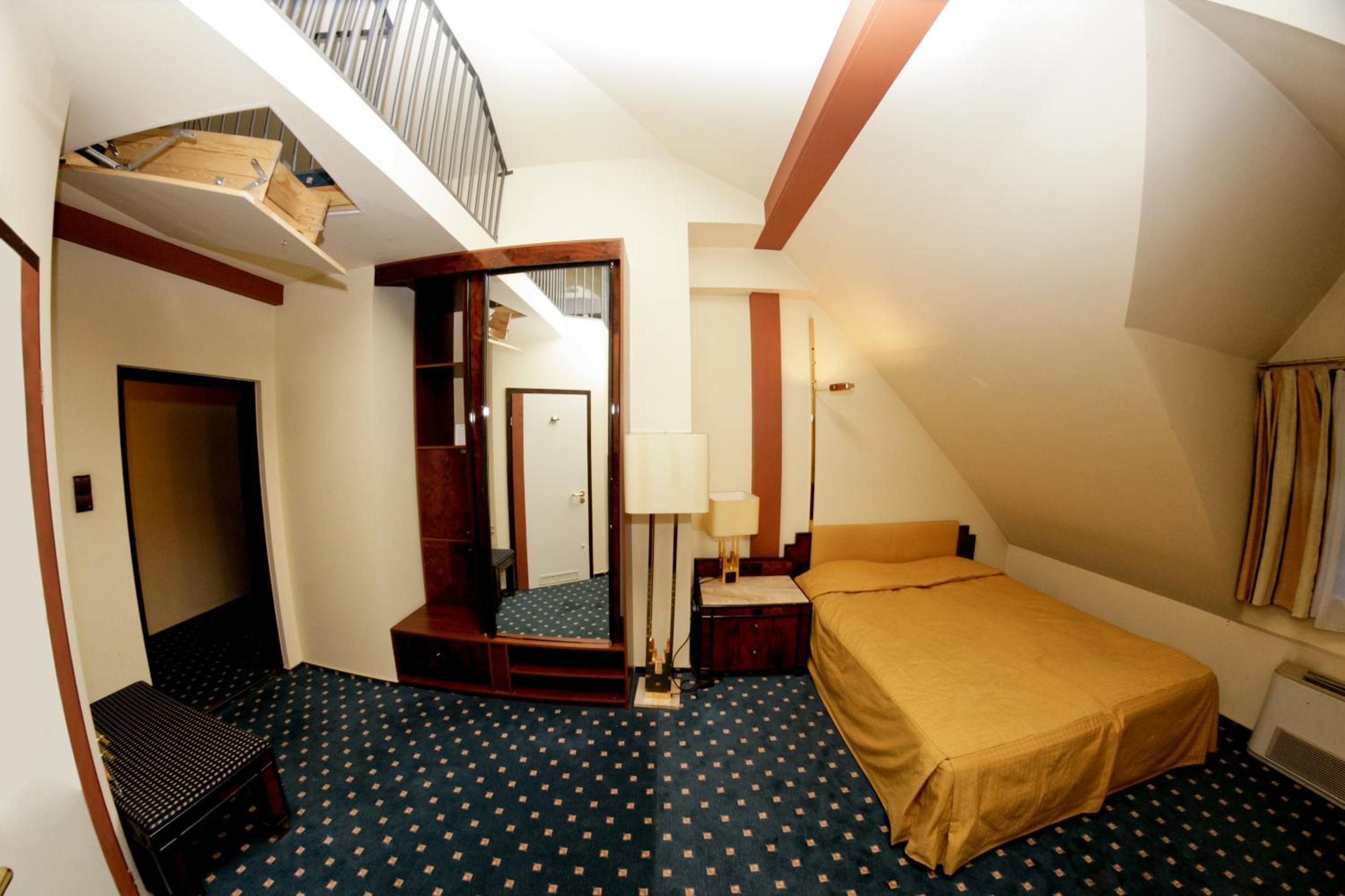 Double Room - Photo 10