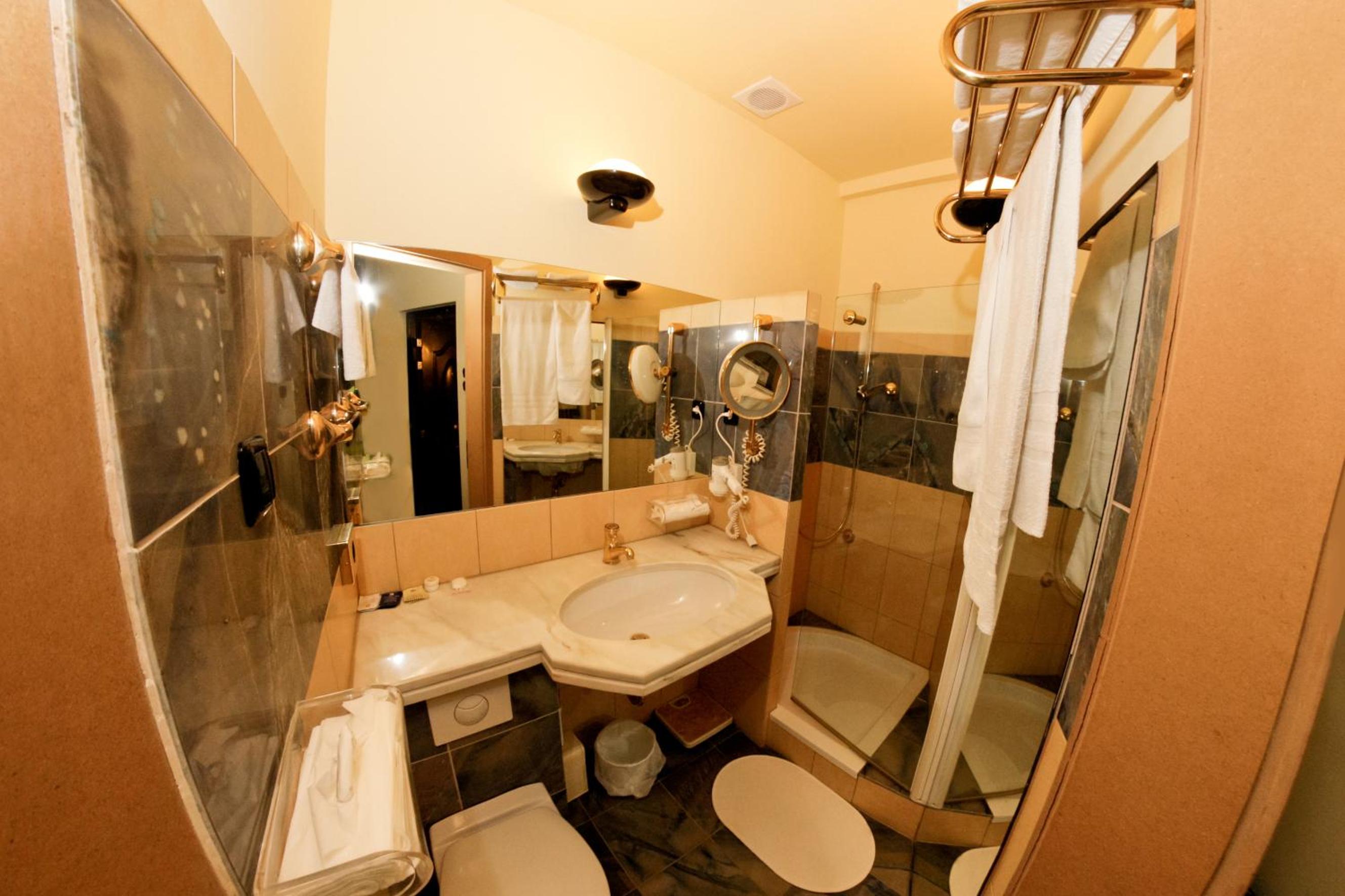 Double Room - Photo 11