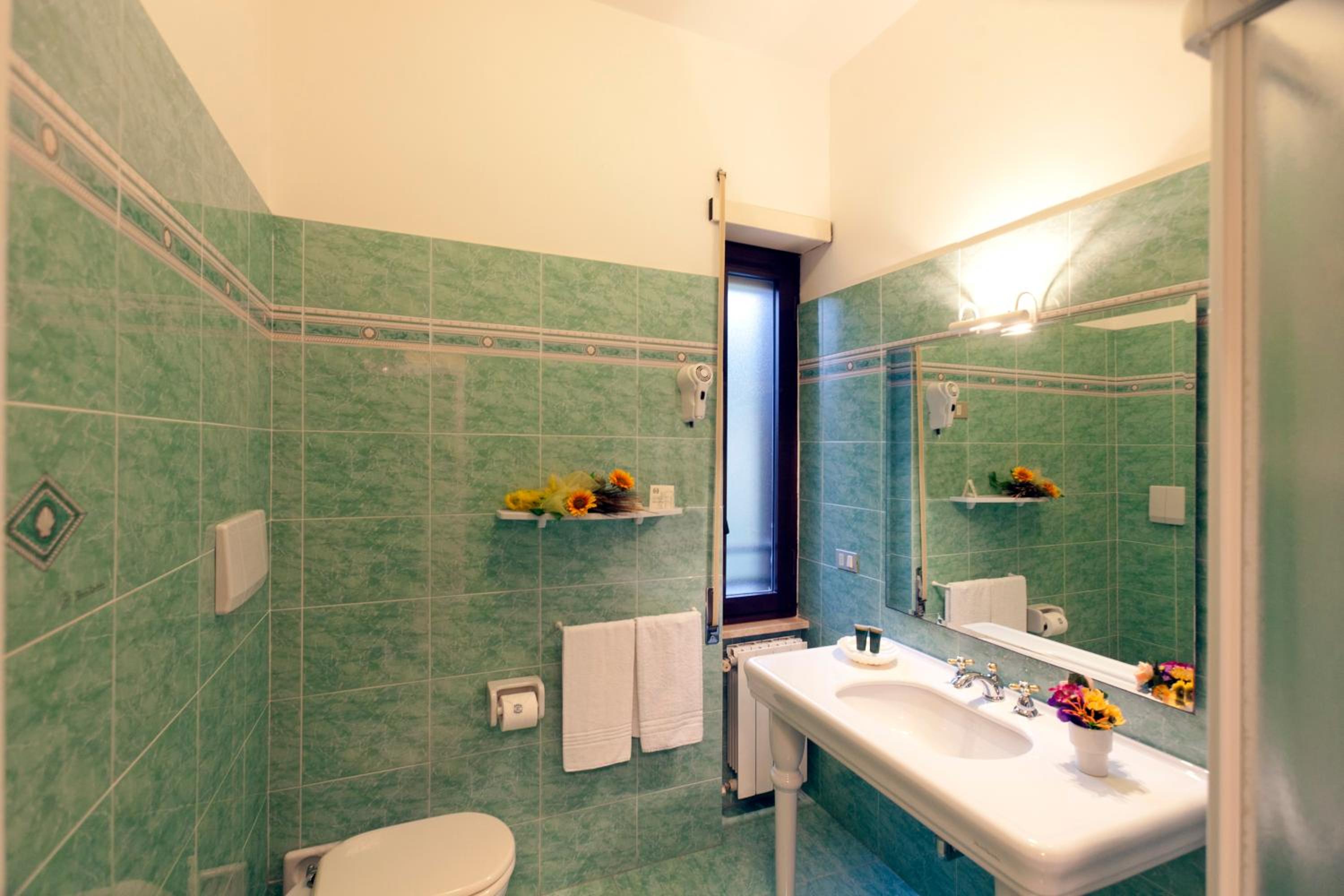Standard Double Room - Photo 3