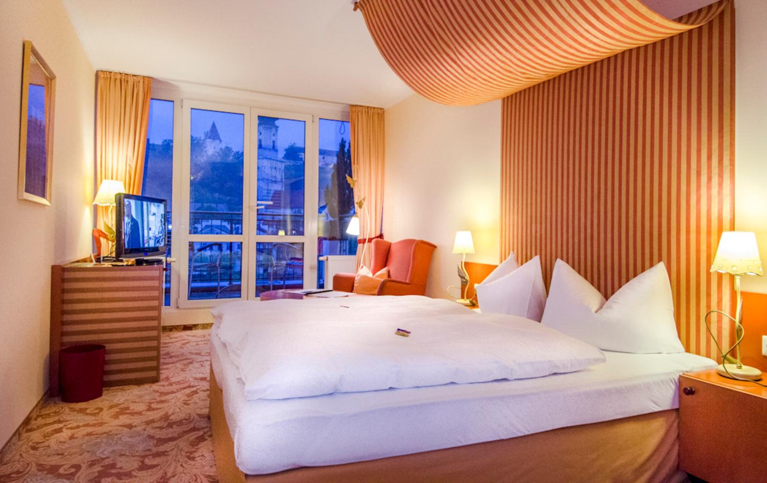 Junior Suite with Balcony - Photo 4