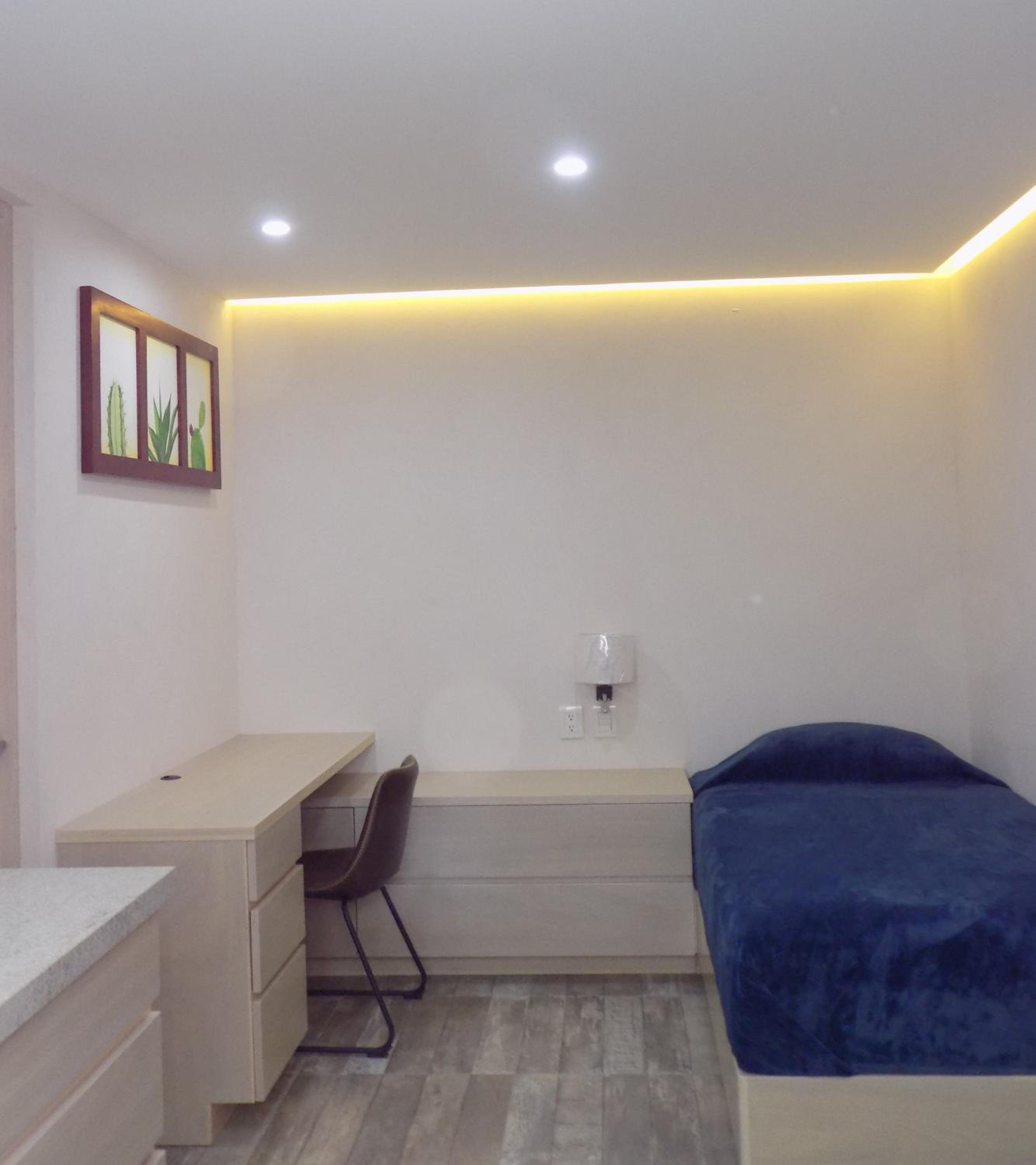 Single Room with Private Bathroom photo 3