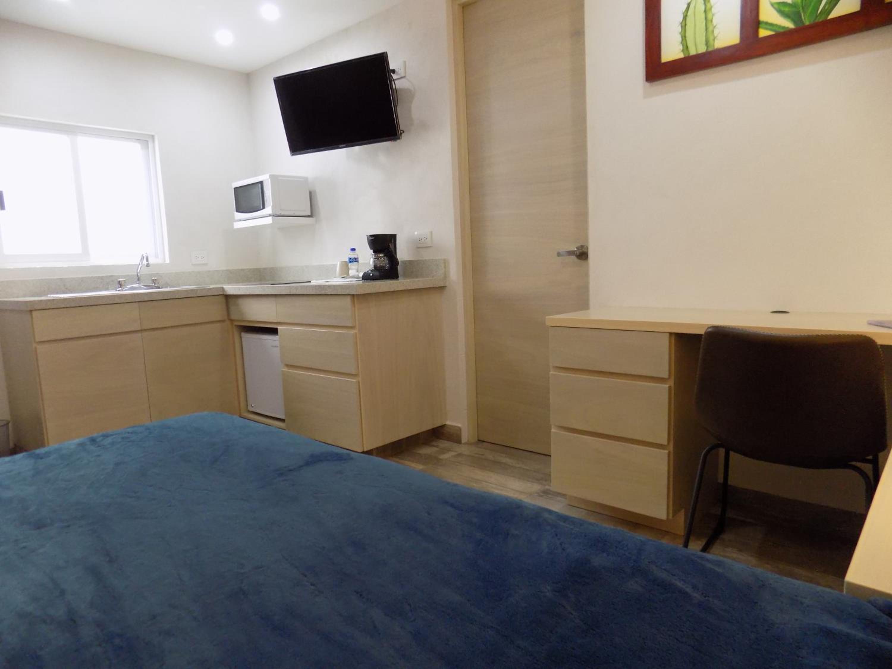 Single Room with Private Bathroom photo 2
