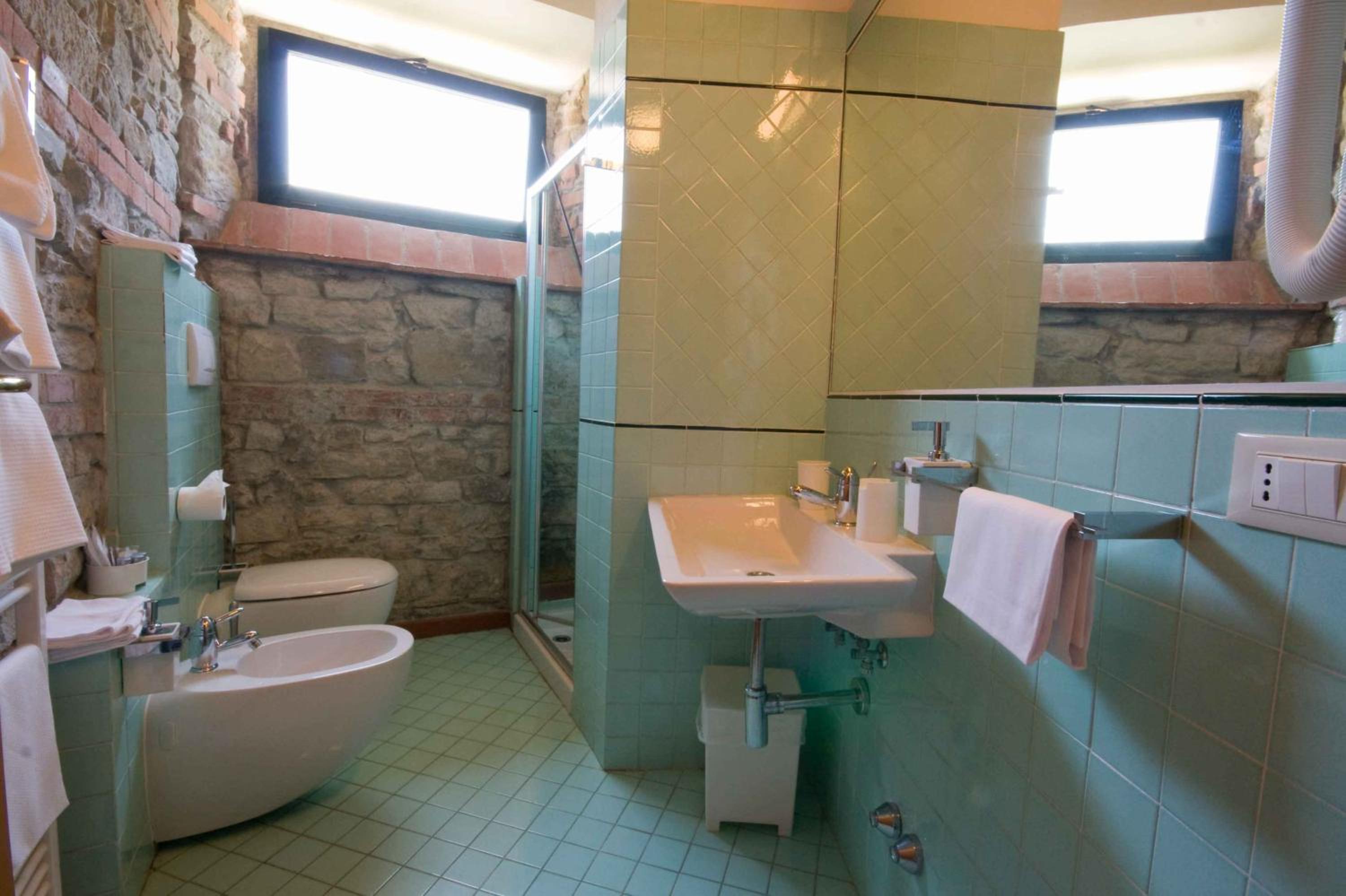 Double or Twin Room - Photo 13