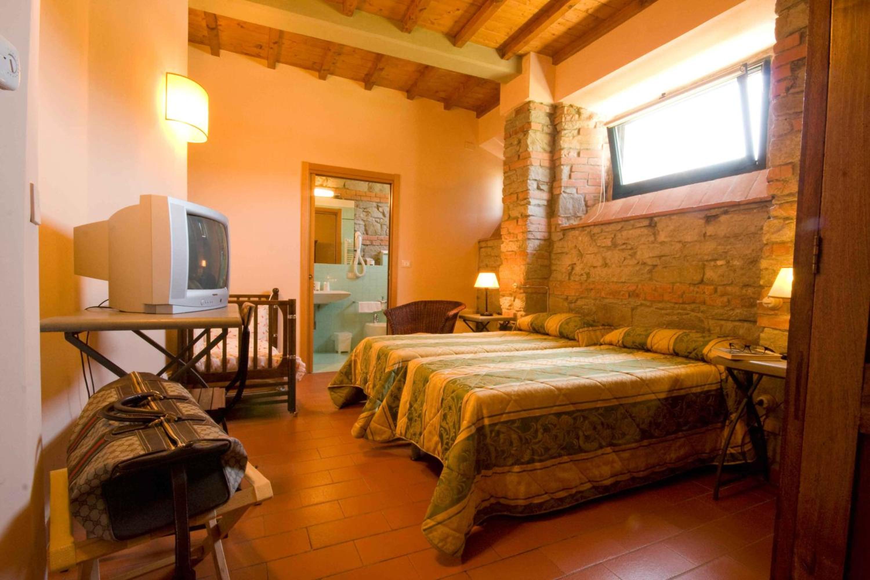 Double or Twin Room - Photo 8