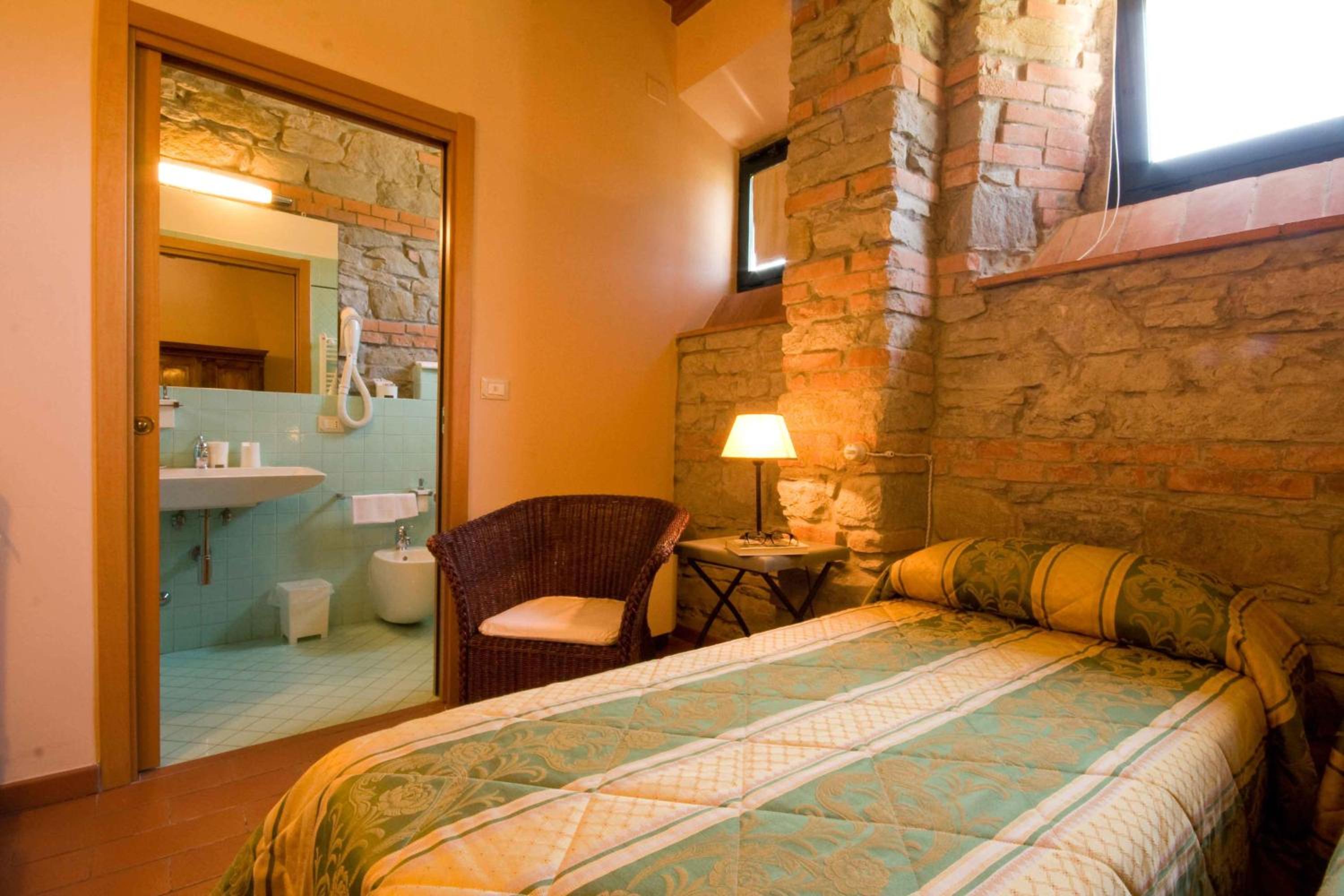 Double or Twin Room - Photo 7