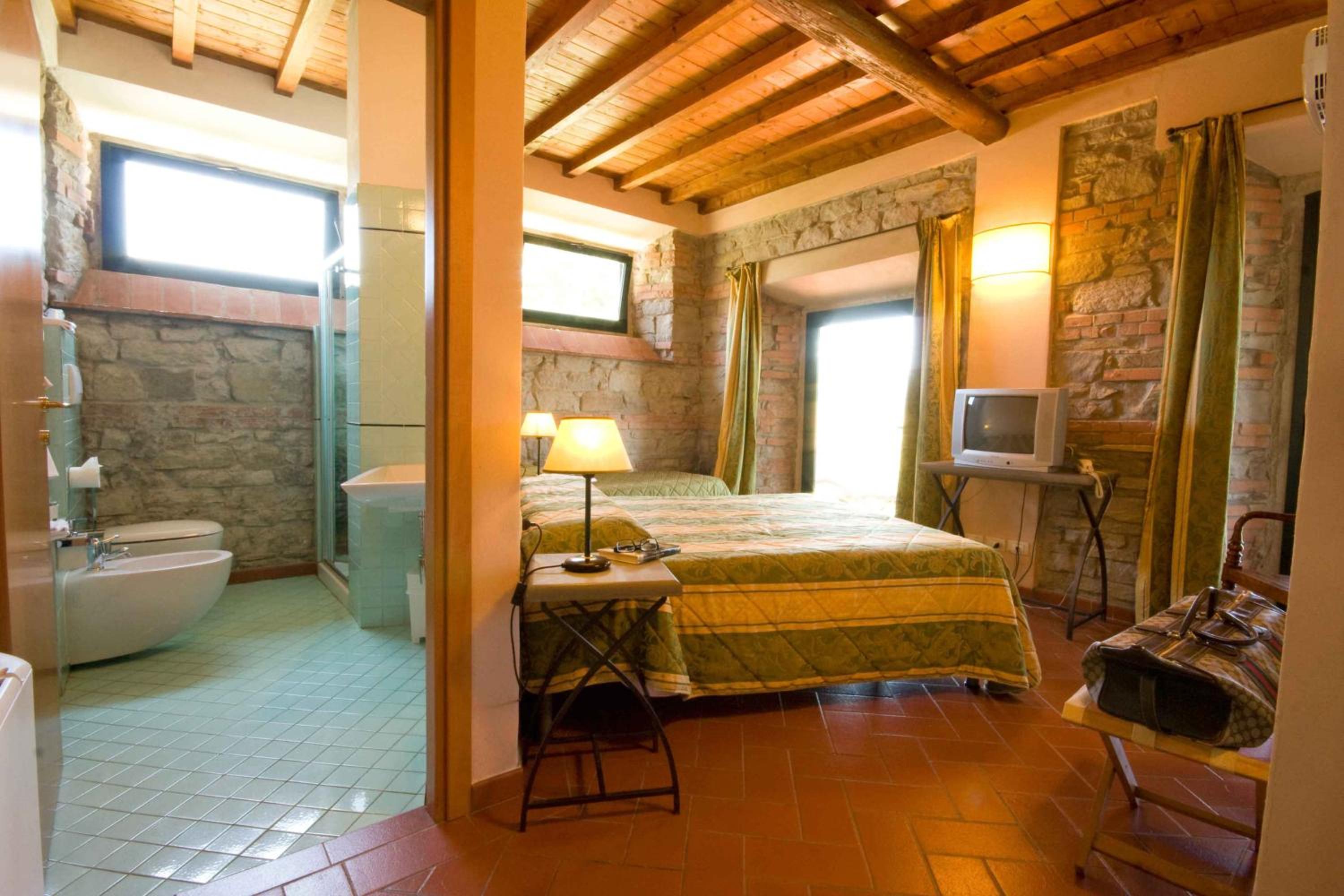 Double or Twin Room - Photo 6