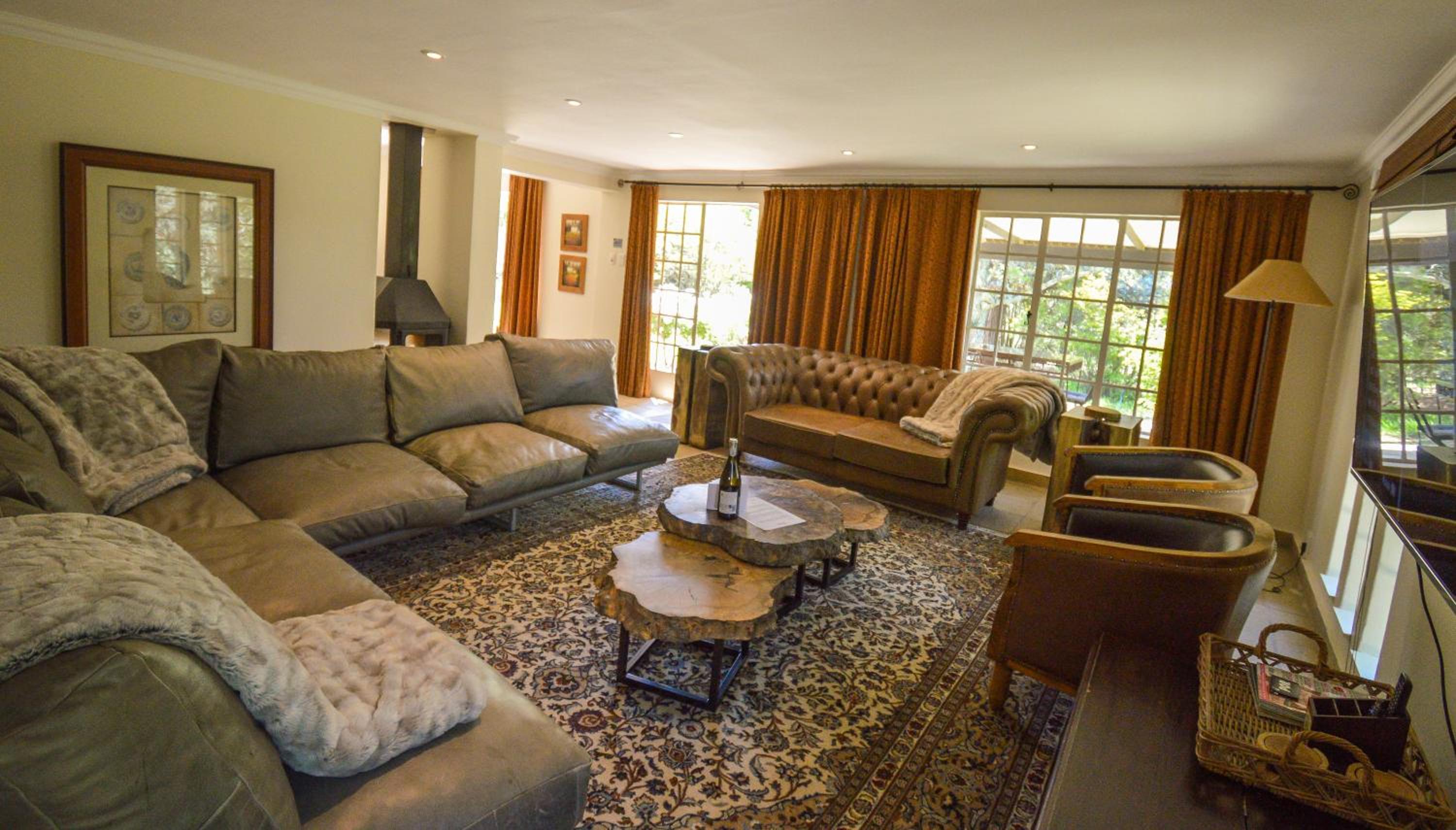 Three-Bedroom House photo 3