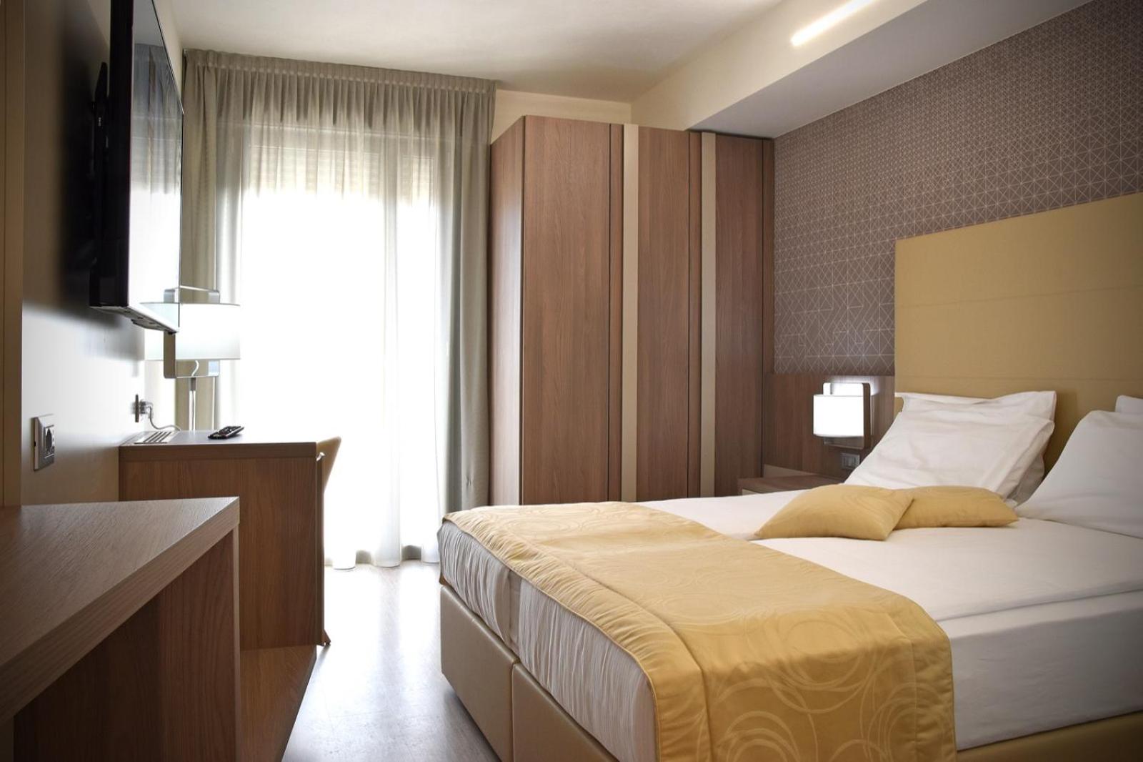 Double Room with Front Sea View