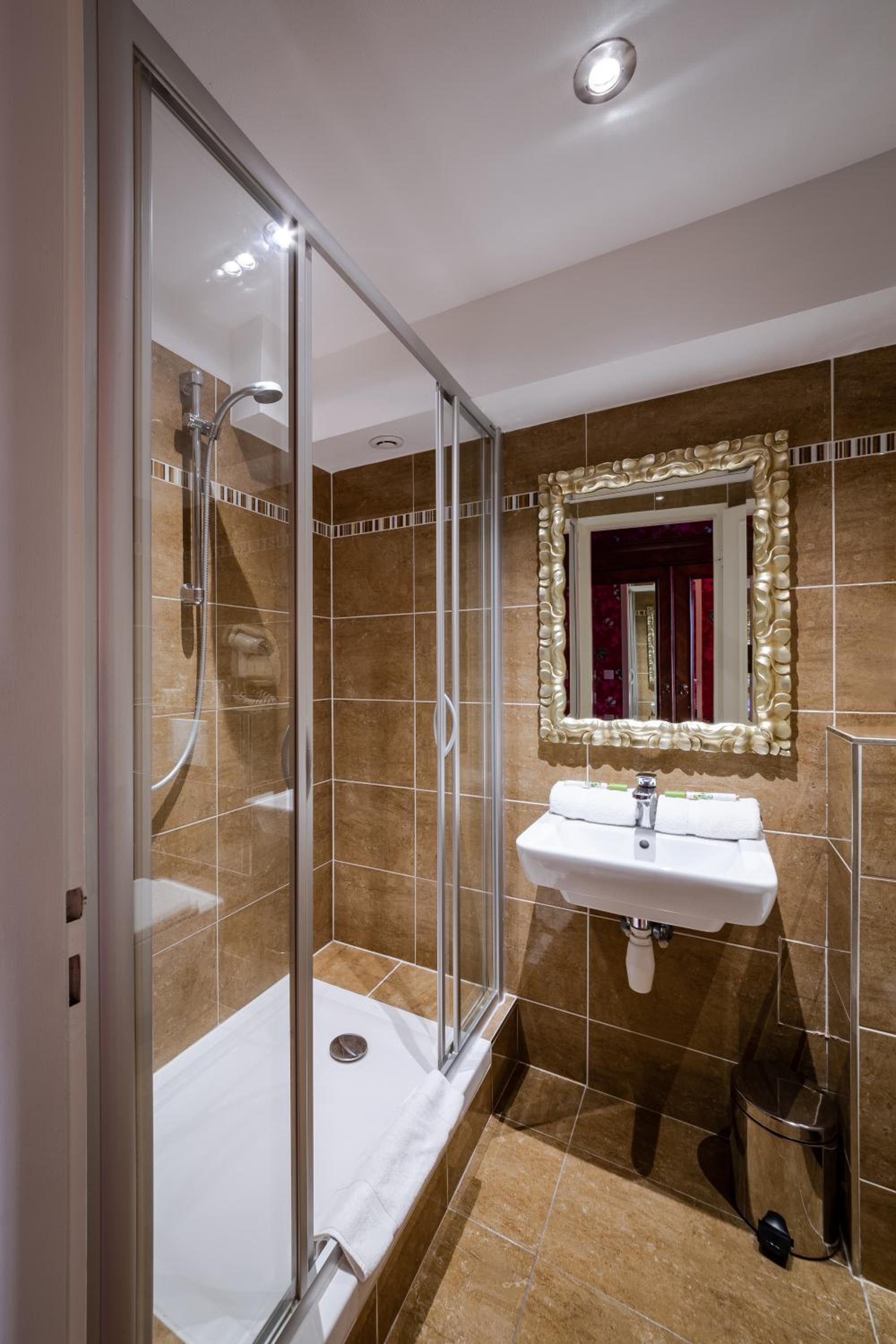 Classic Double Room - Photo 8