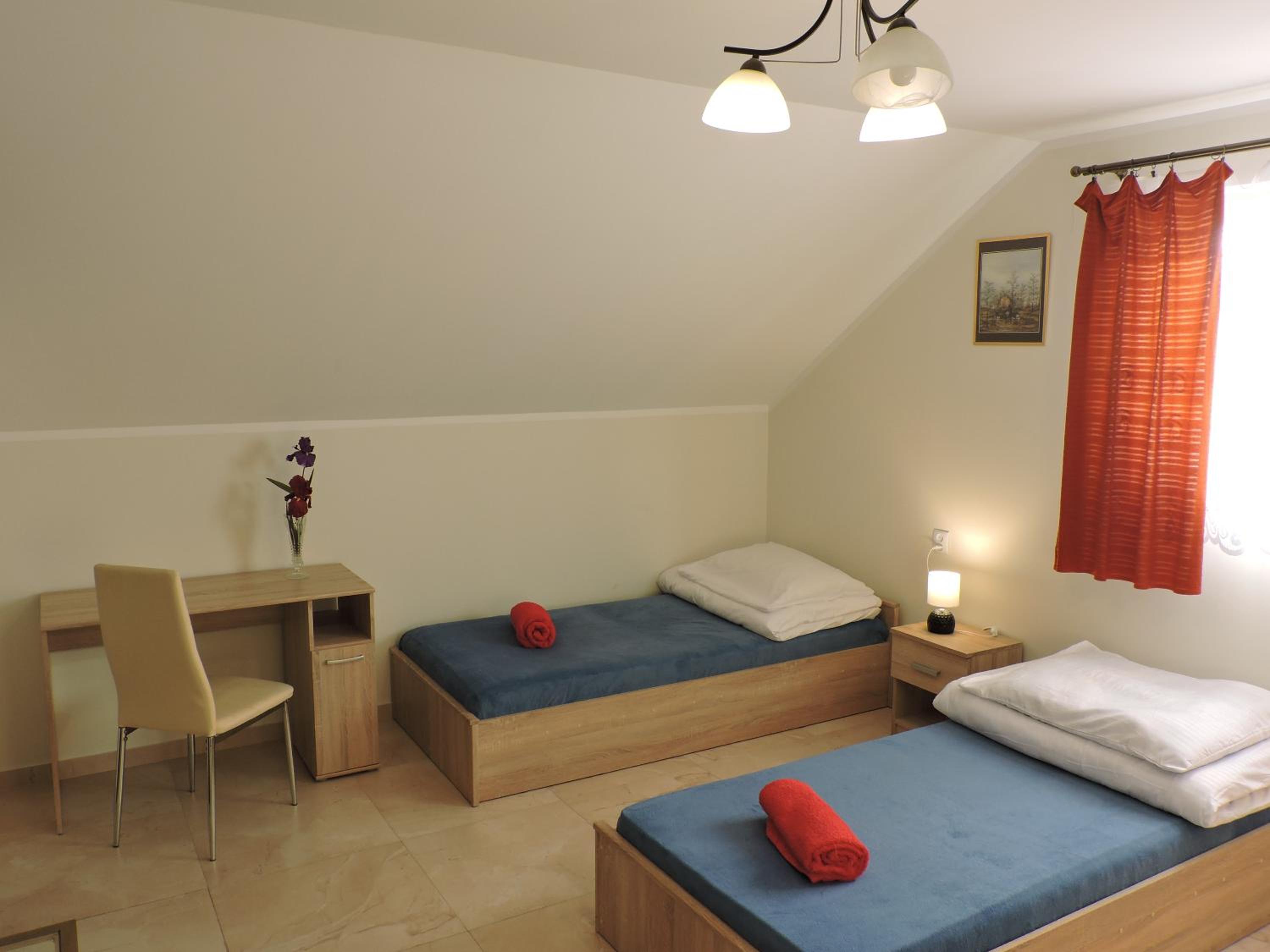 Triple Room with Bathroom - Photo 2