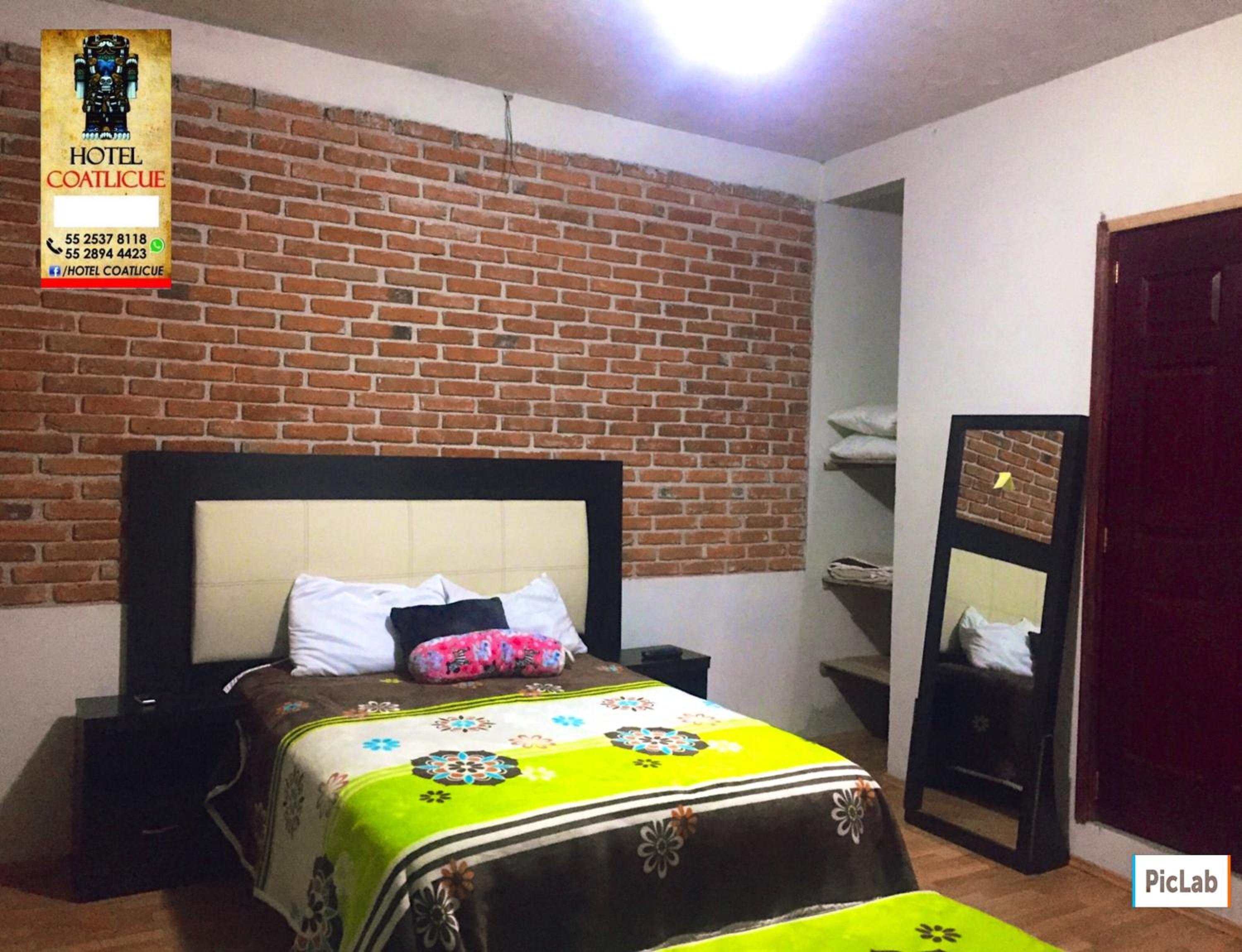 Deluxe Queen Room with Two Queen Beds - Photo 3