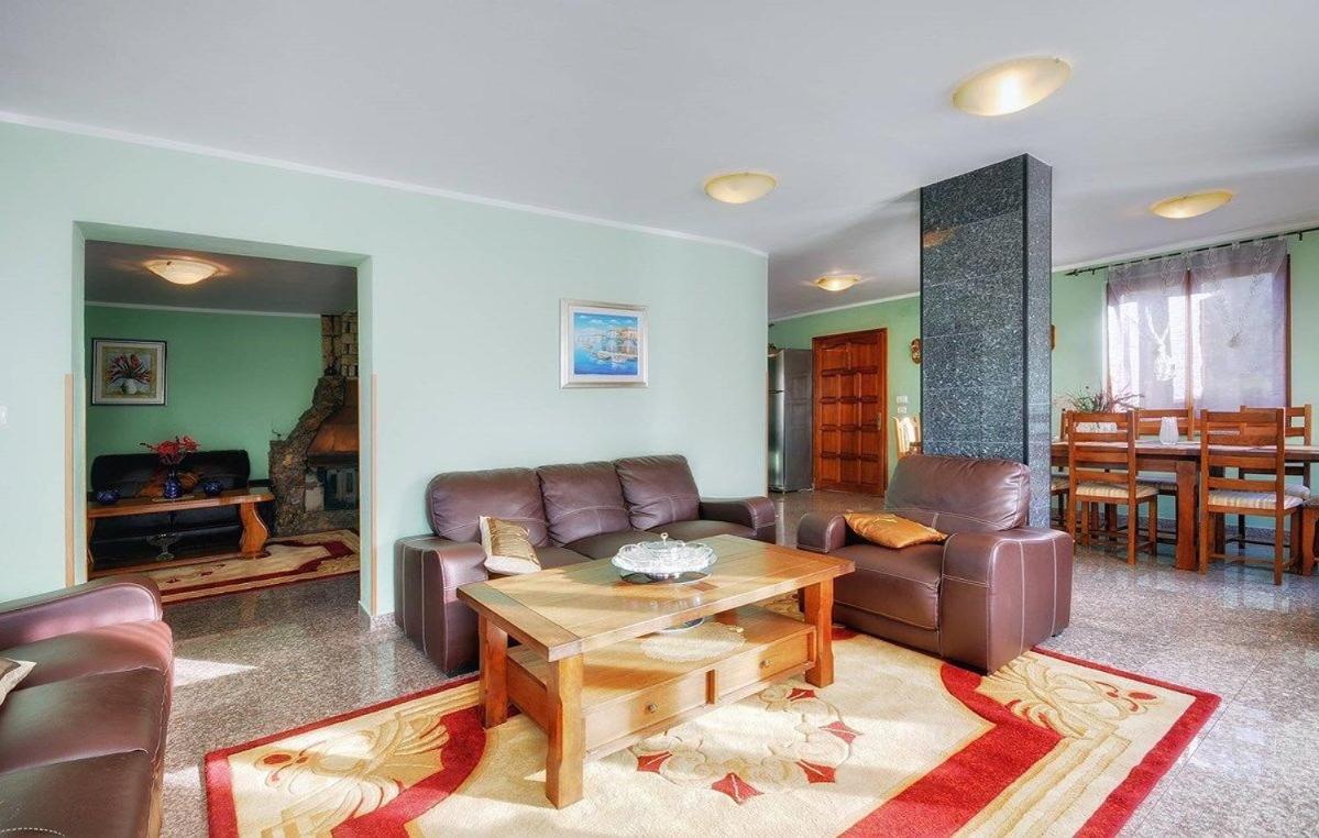 Four-Bedroom Villa photo 3