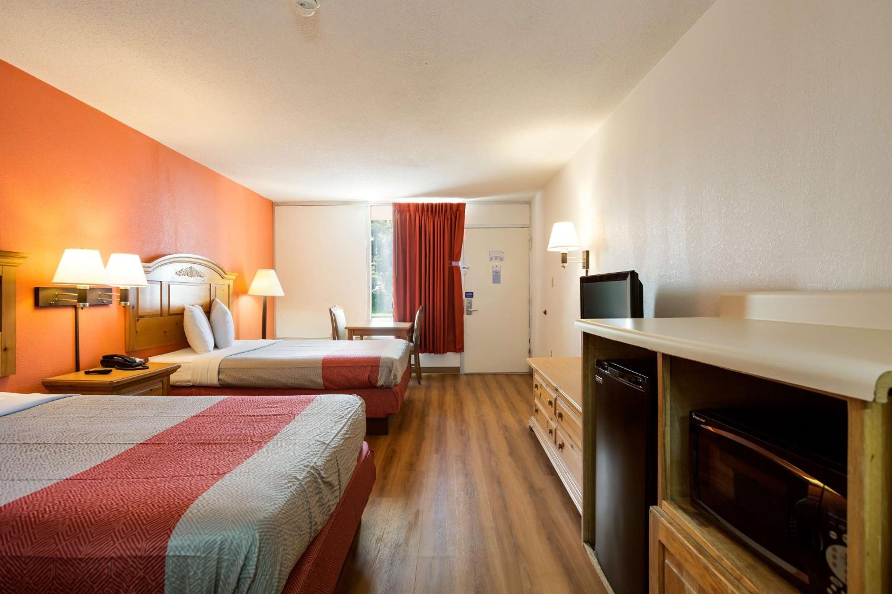 Deluxe Quadruple Room - Non-Smoking photo 2
