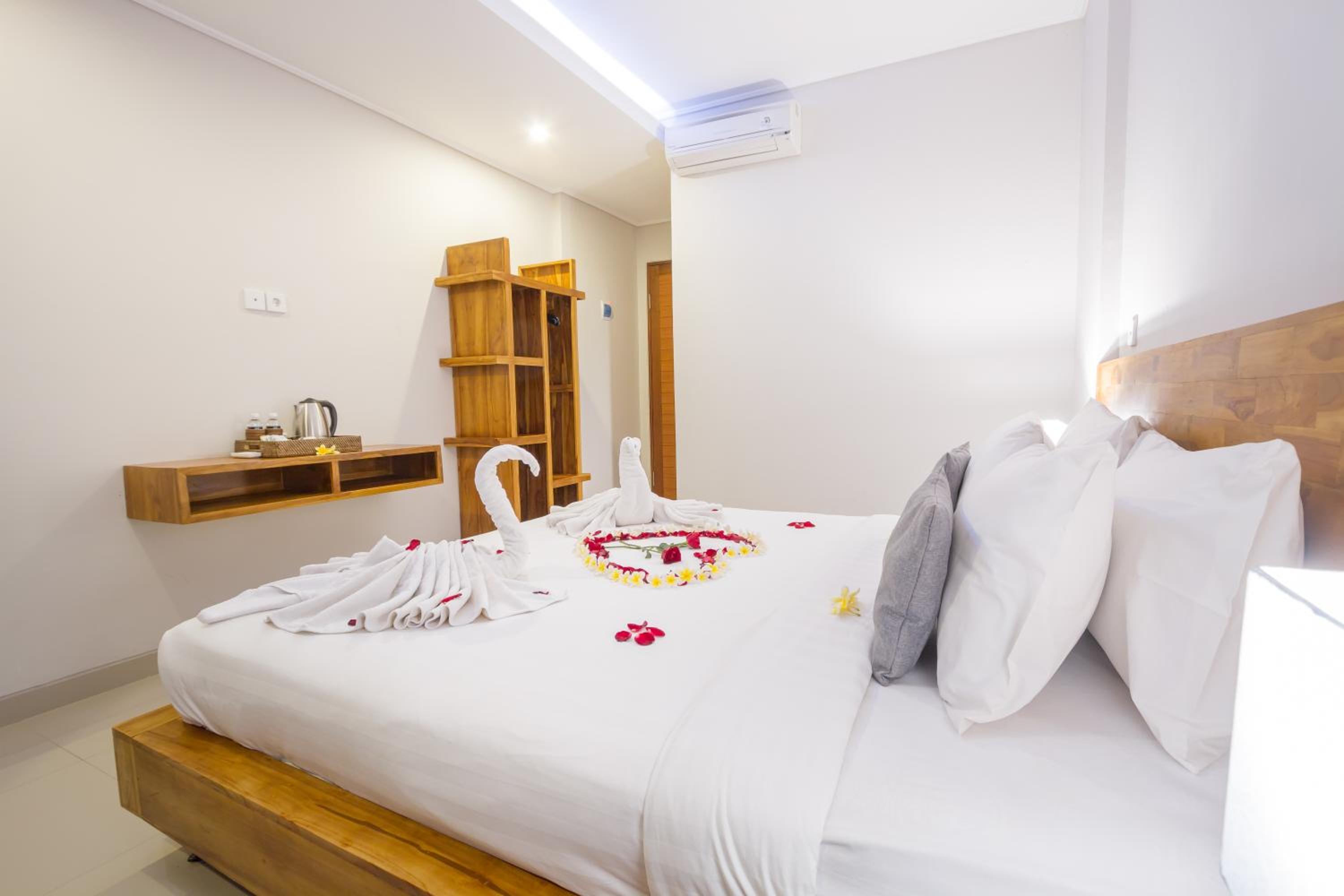 Deluxe King Room - Photo 1