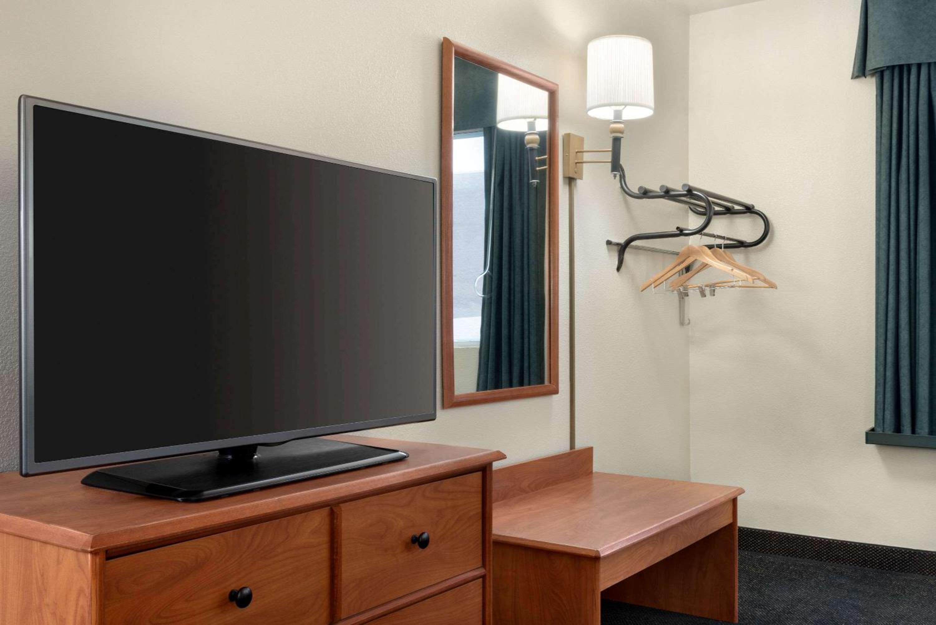 King Room - Mobility Access/Non-Smoking - Photo 2