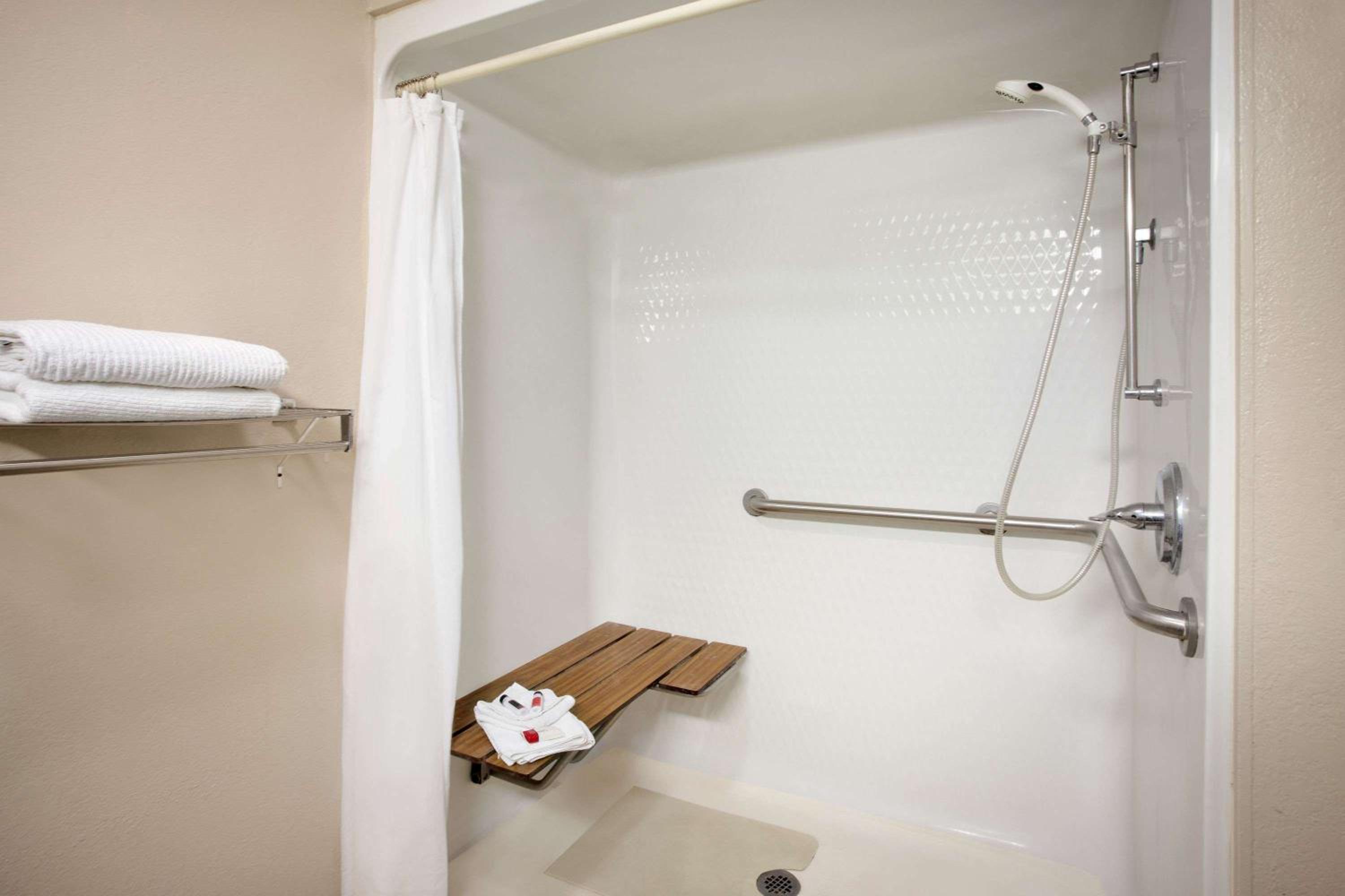 King Room - Mobility Access/Non-Smoking - Photo 2