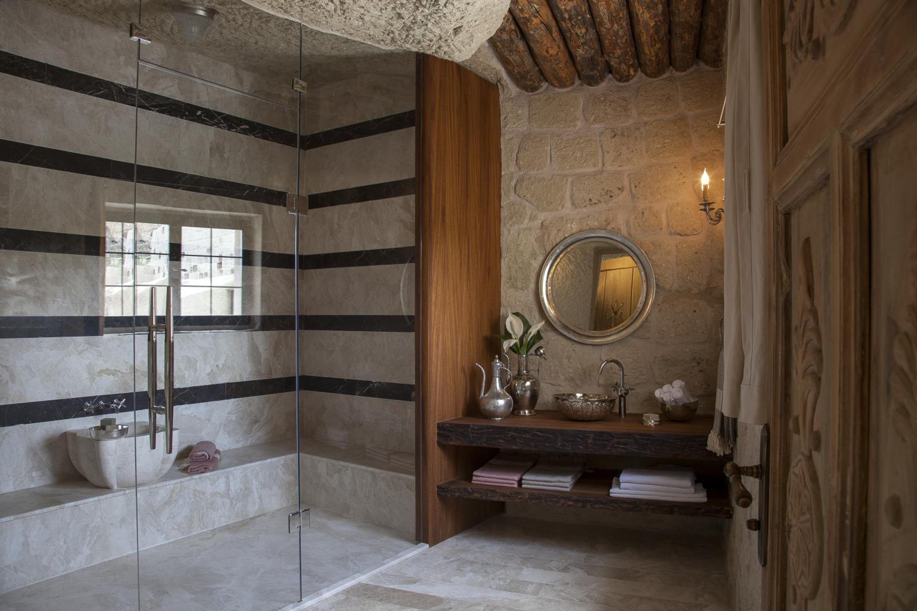 Superior Suite - Photo 12
